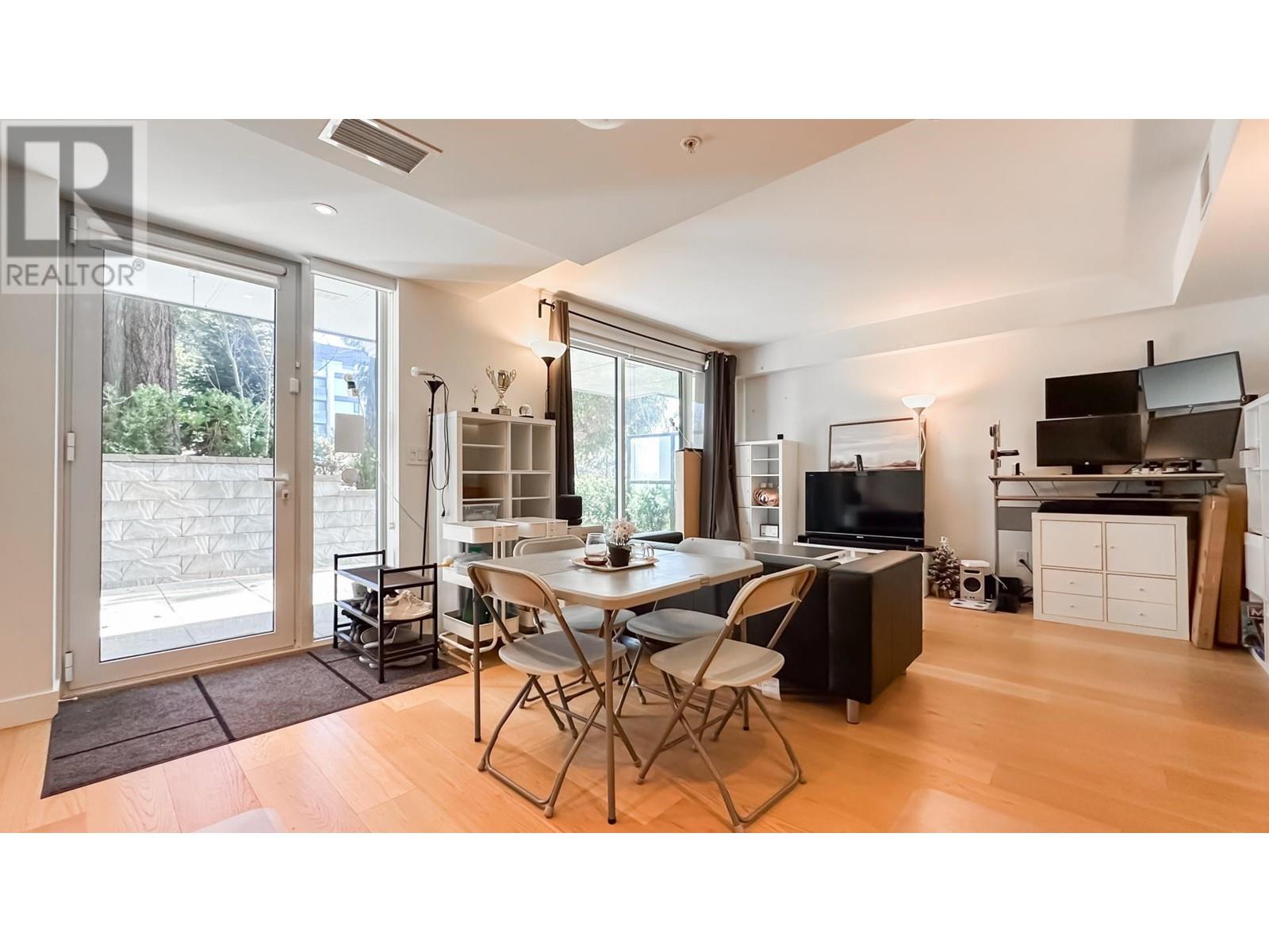Listing Picture 10 of 31 : 1553 W 57TH AVENUE, Vancouver / 溫哥華 - 魯藝地產 Yvonne Lu Group - MLS Medallion Club Member