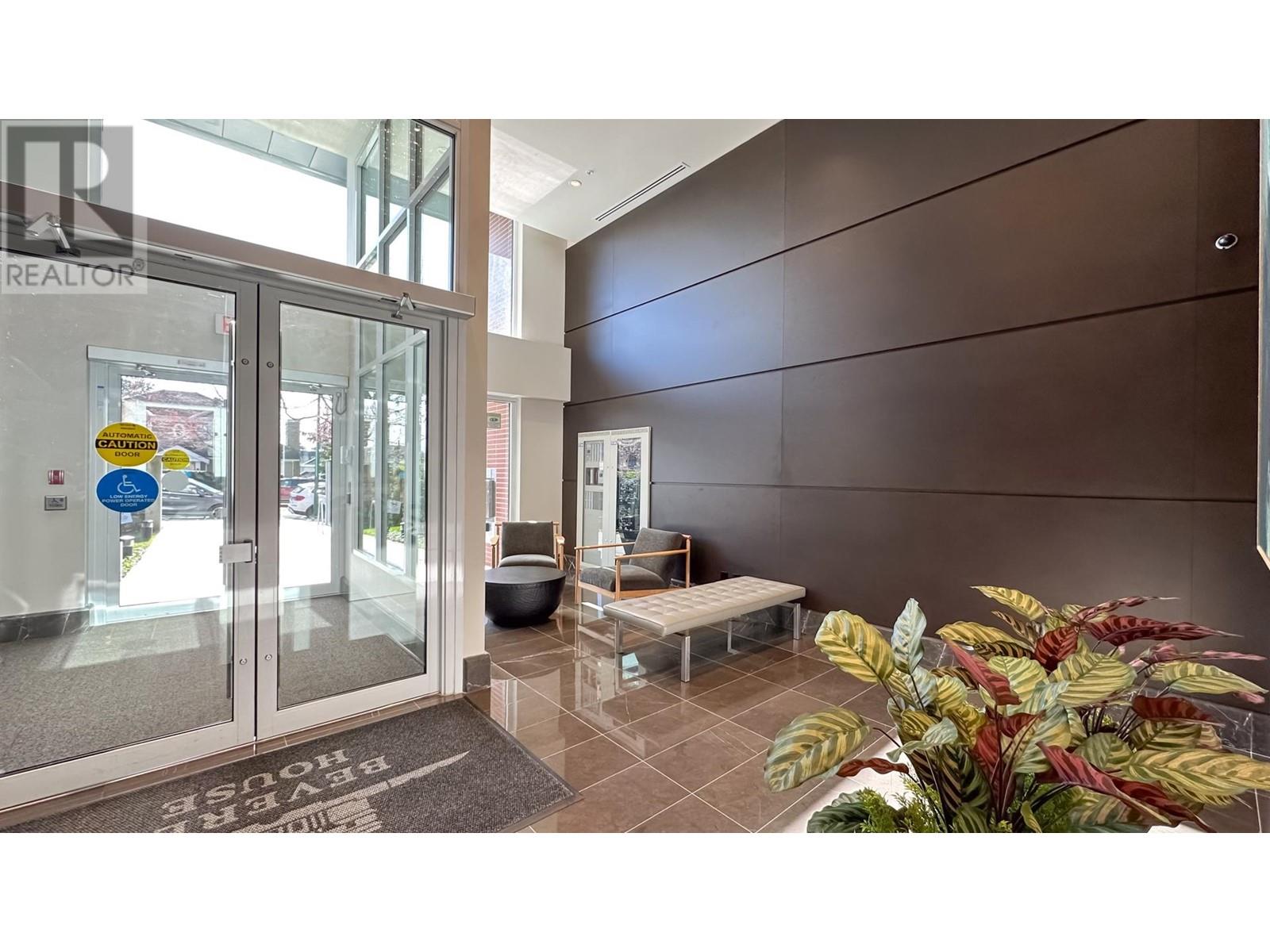 Listing Picture 9 of 31 : 1553 W 57TH AVENUE, Vancouver / 溫哥華 - 魯藝地產 Yvonne Lu Group - MLS Medallion Club Member