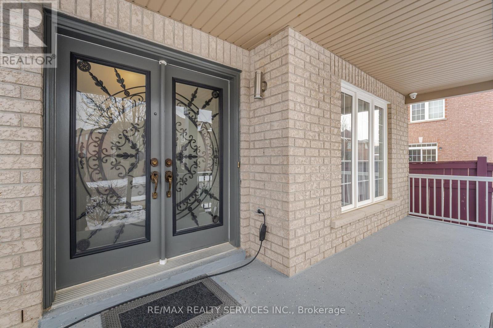 Property at 4 RUNNYMEDE CRESCENT image 2