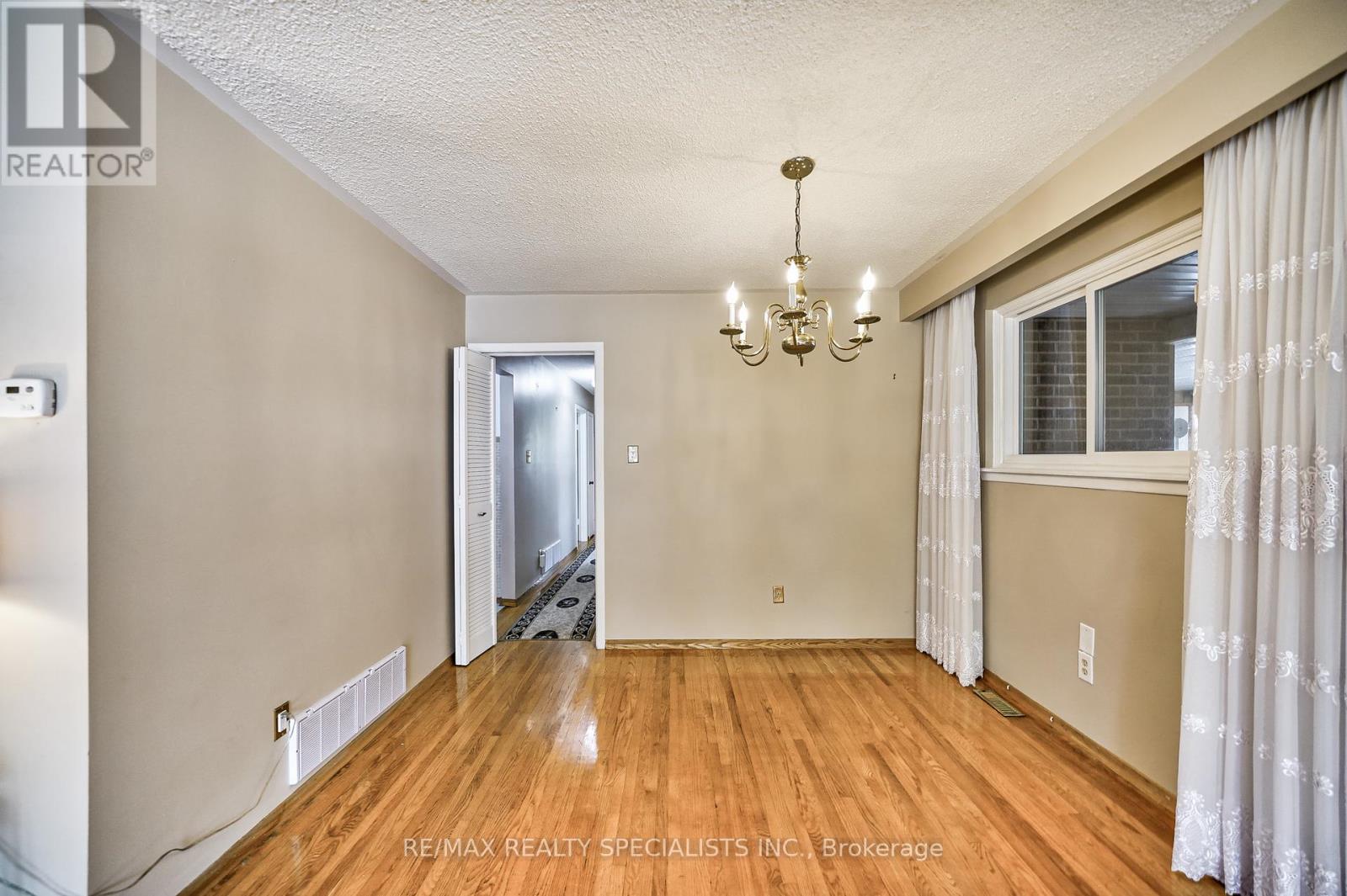 211 Cherry Post Drive, Mississauga, Ontario  L5A 1J1 - Photo 10 - W11937657