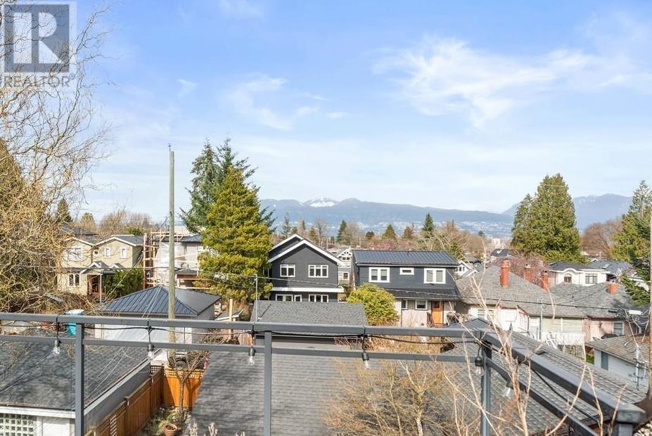 Listing Picture 22 of 26 : 4443 W 15TH AVENUE, Vancouver / 溫哥華 - 魯藝地產 Yvonne Lu Group - MLS Medallion Club Member