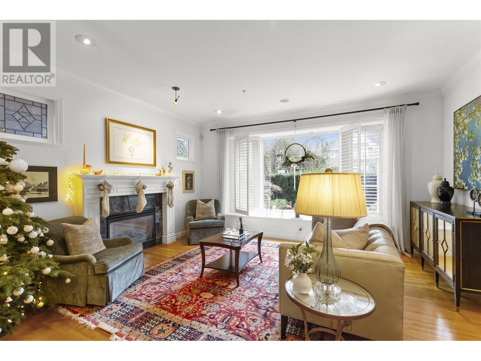 Listing Picture 2 of 26 : 4443 W 15TH AVENUE, Vancouver / 溫哥華 - 魯藝地產 Yvonne Lu Group - MLS Medallion Club Member