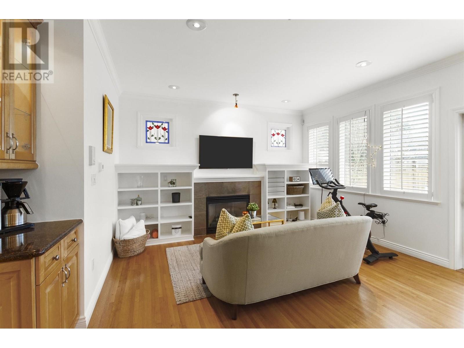 Listing Picture 9 of 26 : 4443 W 15TH AVENUE, Vancouver / 溫哥華 - 魯藝地產 Yvonne Lu Group - MLS Medallion Club Member