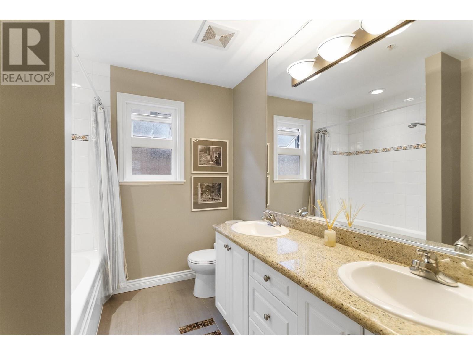 Listing Picture 18 of 26 : 4443 W 15TH AVENUE, Vancouver / 溫哥華 - 魯藝地產 Yvonne Lu Group - MLS Medallion Club Member