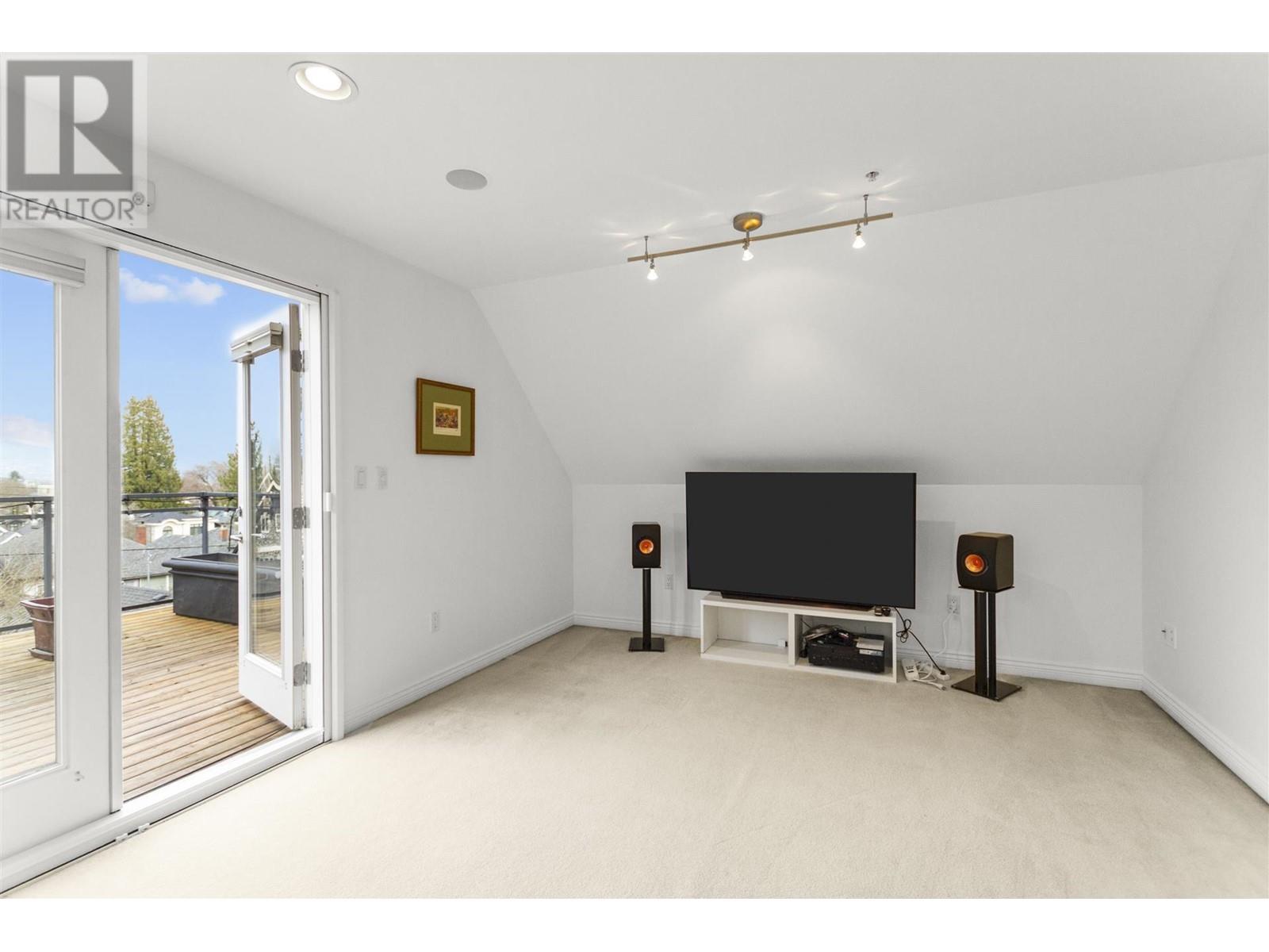 Listing Picture 20 of 26 : 4443 W 15TH AVENUE, Vancouver / 溫哥華 - 魯藝地產 Yvonne Lu Group - MLS Medallion Club Member