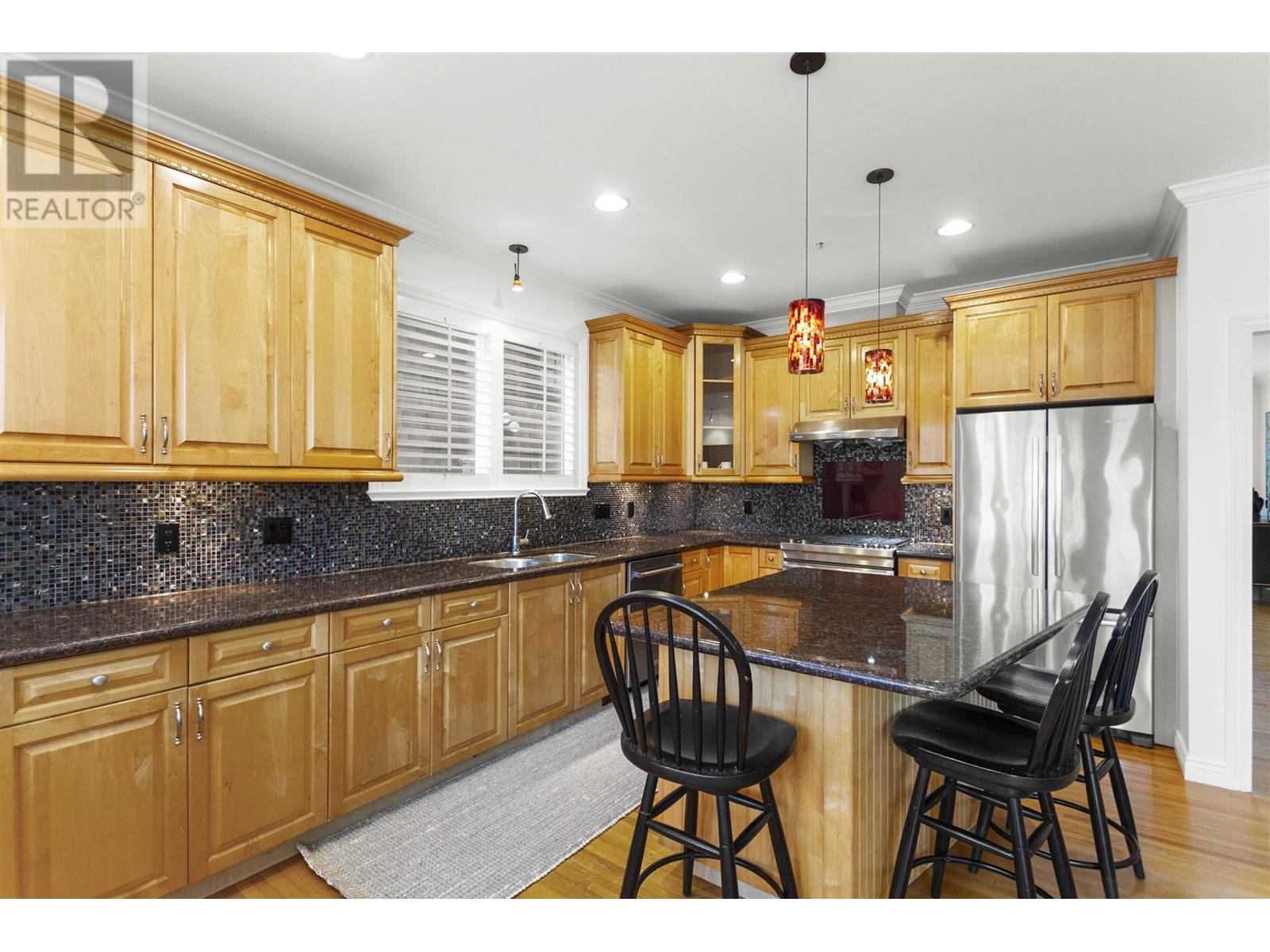 Listing Picture 7 of 26 : 4443 W 15TH AVENUE, Vancouver / 溫哥華 - 魯藝地產 Yvonne Lu Group - MLS Medallion Club Member