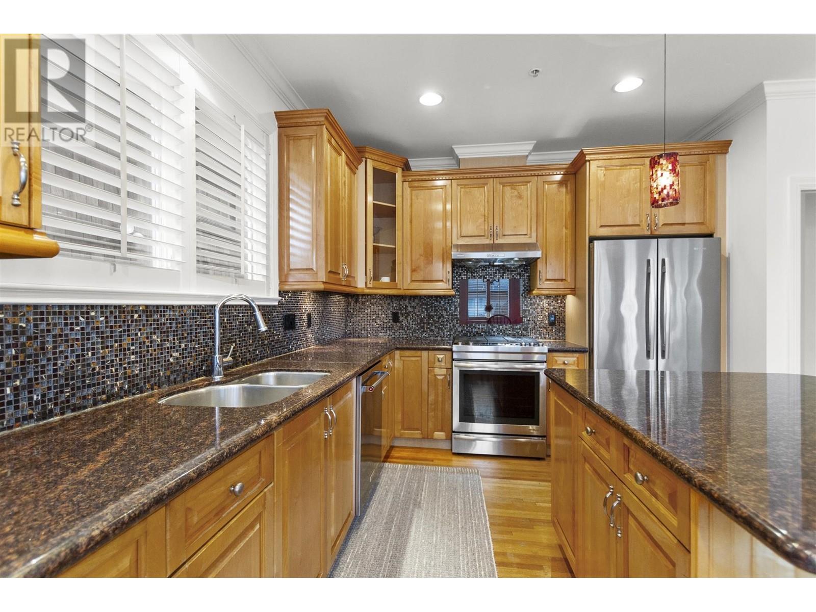 Listing Picture 6 of 26 : 4443 W 15TH AVENUE, Vancouver / 溫哥華 - 魯藝地產 Yvonne Lu Group - MLS Medallion Club Member