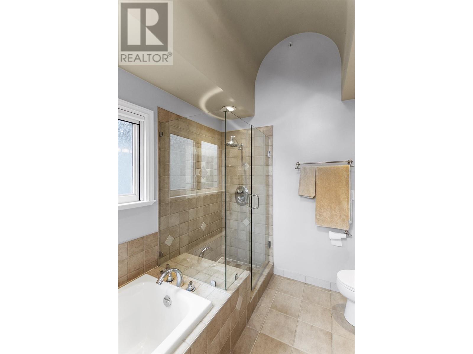 Listing Picture 16 of 26 : 4443 W 15TH AVENUE, Vancouver / 溫哥華 - 魯藝地產 Yvonne Lu Group - MLS Medallion Club Member