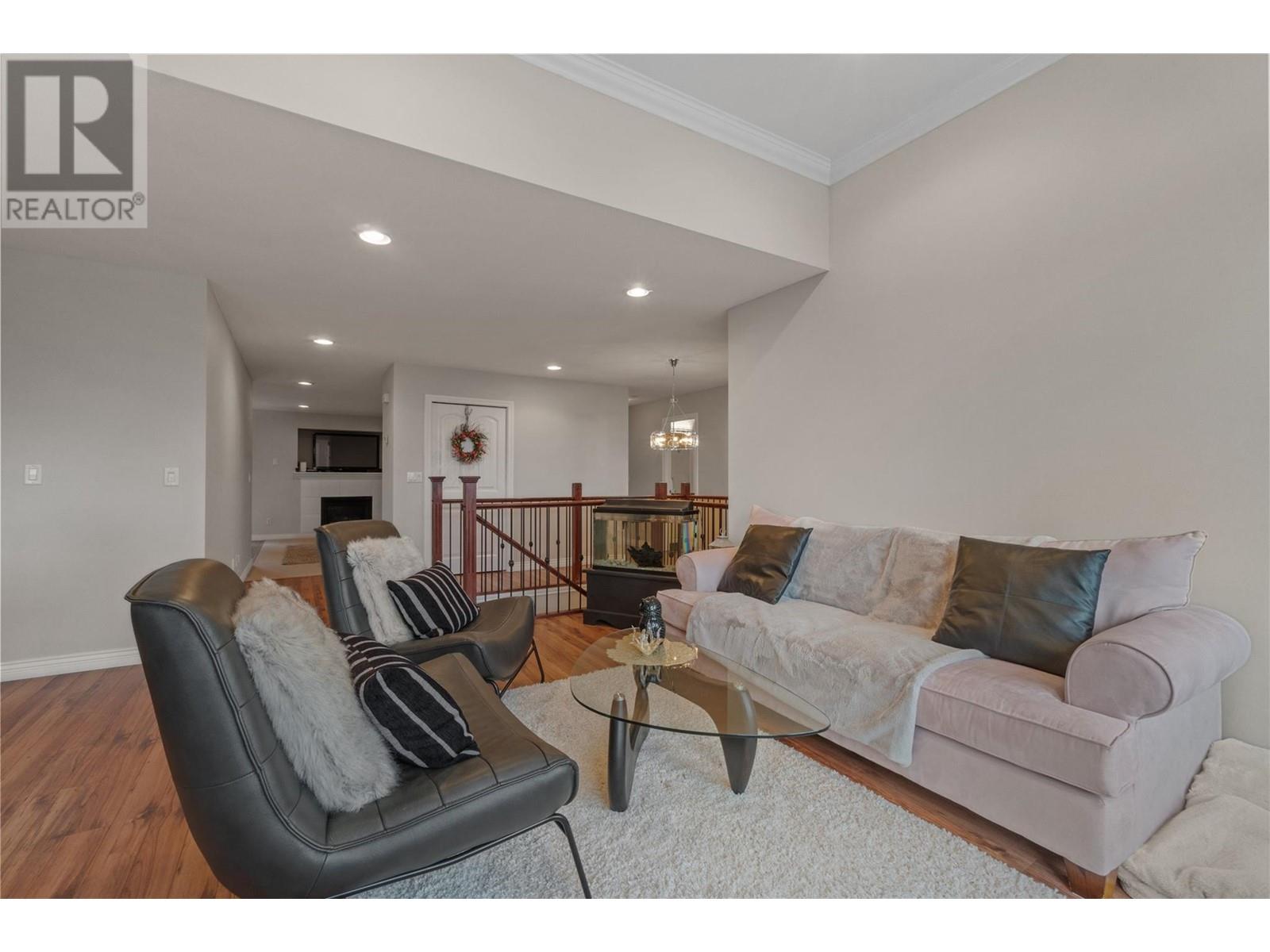 Property at 2042 Moonbeam Close image 3