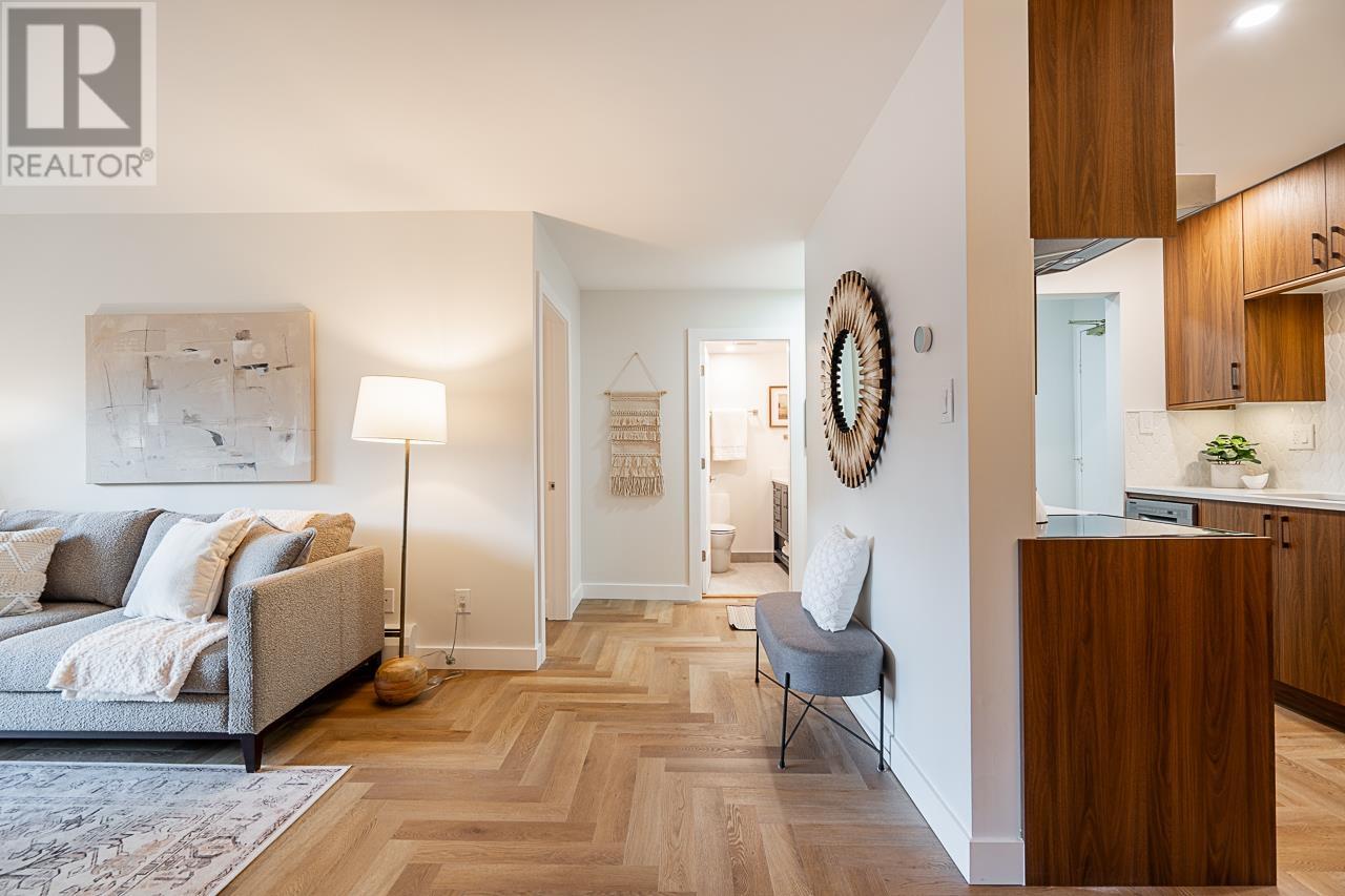 Listing Picture 11 of 29 : 207 1717 W 13TH AVENUE, Vancouver / 溫哥華 - 魯藝地產 Yvonne Lu Group - MLS Medallion Club Member