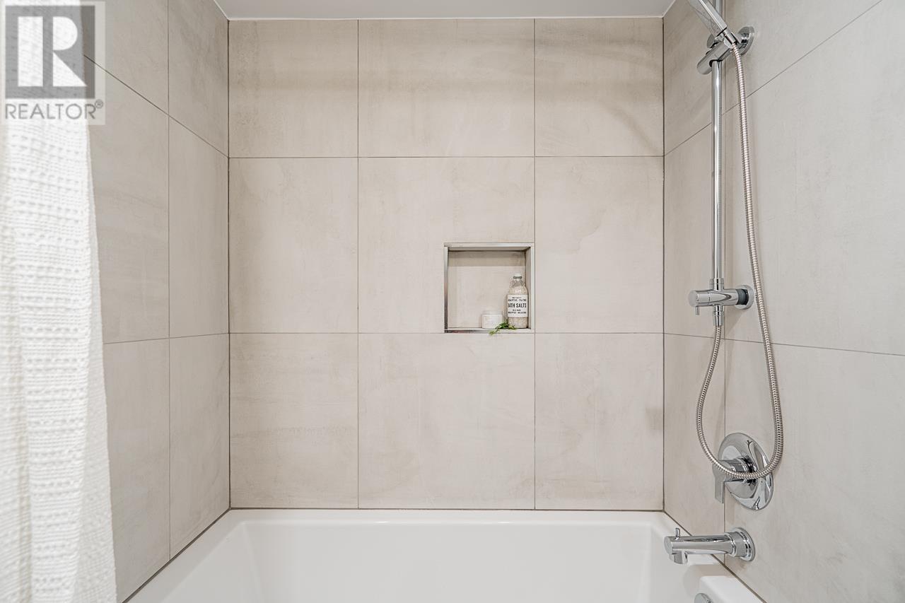 Listing Picture 19 of 29 : 207 1717 W 13TH AVENUE, Vancouver / 溫哥華 - 魯藝地產 Yvonne Lu Group - MLS Medallion Club Member