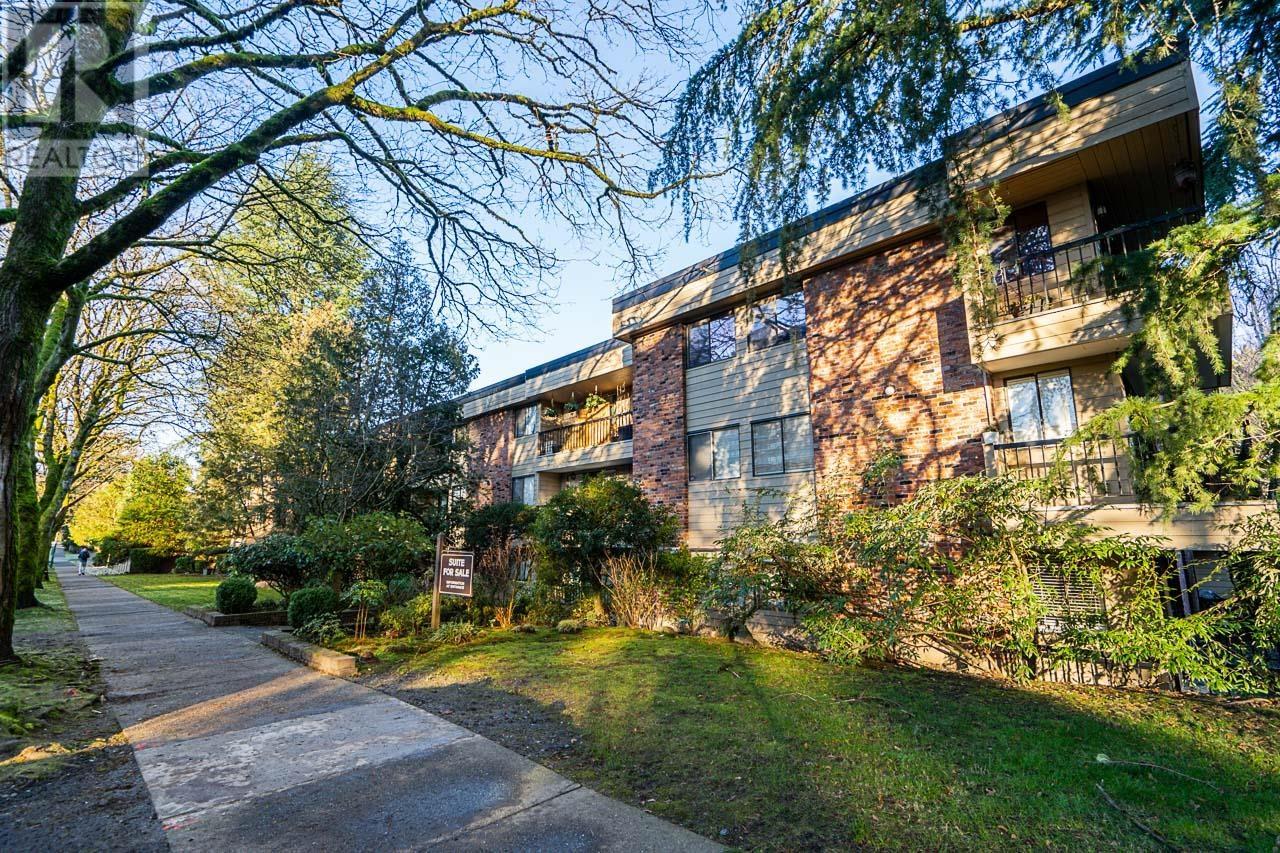 Listing Picture 27 of 29 : 207 1717 W 13TH AVENUE, Vancouver / 溫哥華 - 魯藝地產 Yvonne Lu Group - MLS Medallion Club Member