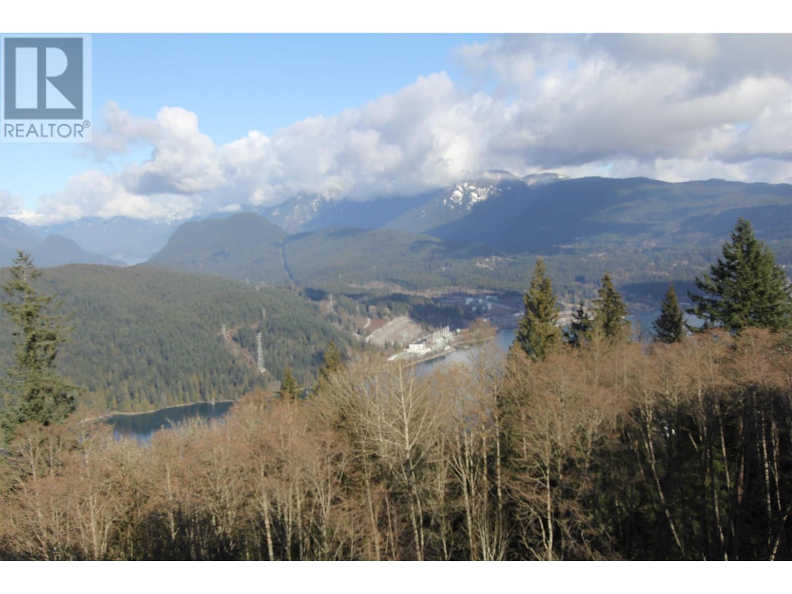 Listing Picture 2 of 26 : 507 8940 UNIVERSITY CRESCENT, Burnaby / 本拿比 - 魯藝地產 Yvonne Lu Group - MLS Medallion Club Member