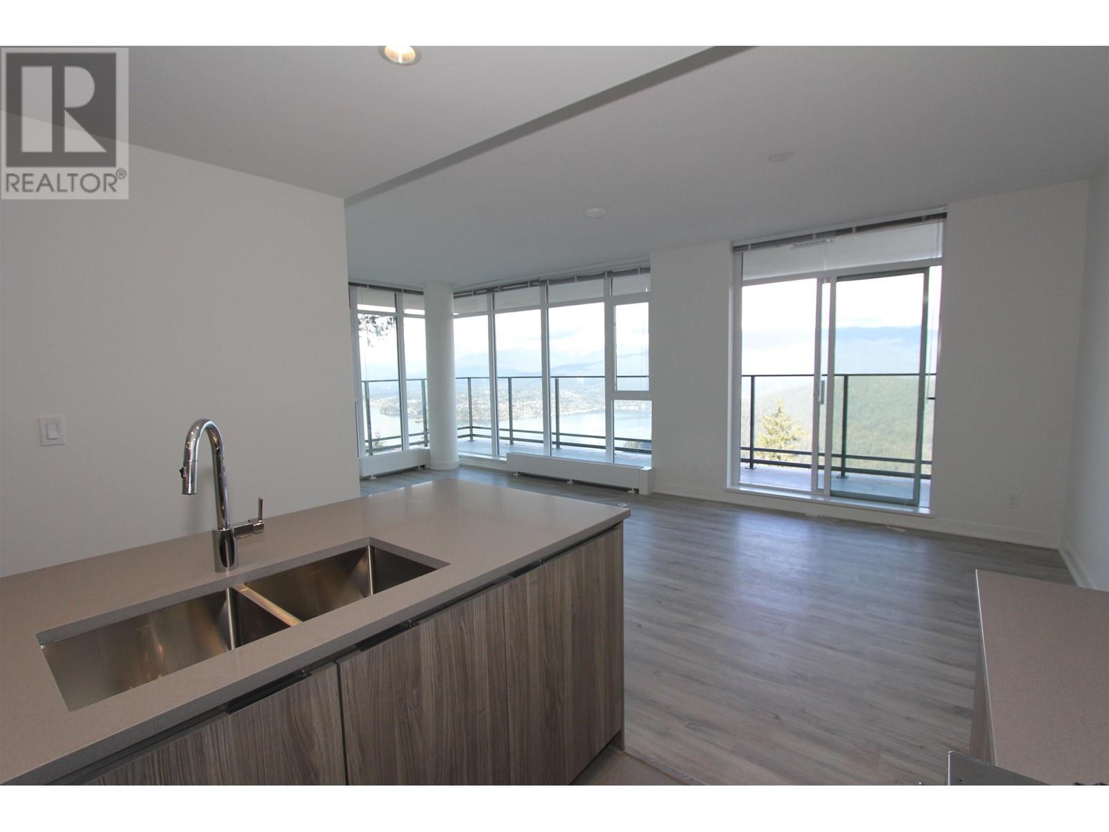 Listing Picture 3 of 26 : 507 8940 UNIVERSITY CRESCENT, Burnaby / 本拿比 - 魯藝地產 Yvonne Lu Group - MLS Medallion Club Member
