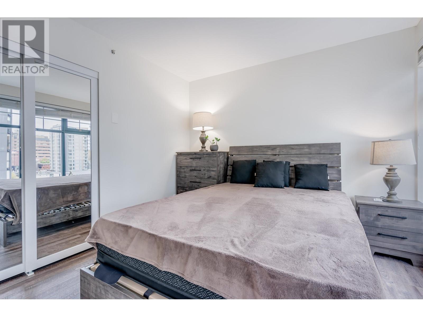 Listing Picture 16 of 18 : 10A 789 HELMCKEN STREET, Vancouver / 溫哥華 - 魯藝地產 Yvonne Lu Group - MLS Medallion Club Member