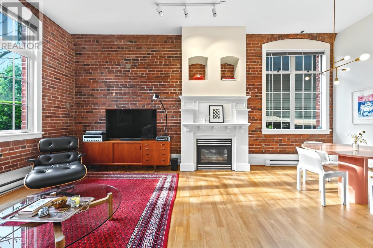 102 1811 W 16th Avenue, Vancouver, British Columbia  V6J 2M3 - Photo 2 - R2959032