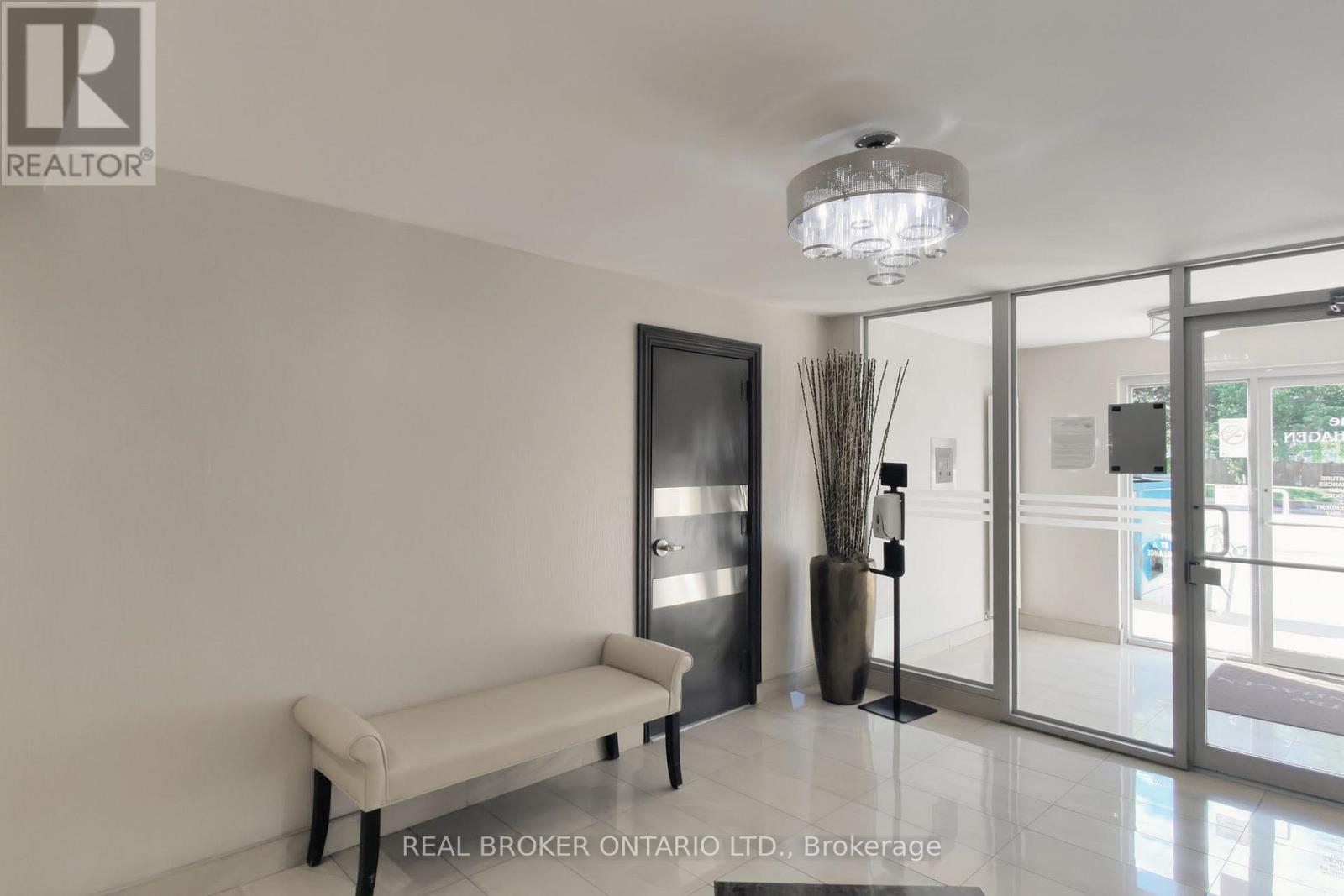 Property at 1012 - 2 GLAMORGAN AVENUE image 5