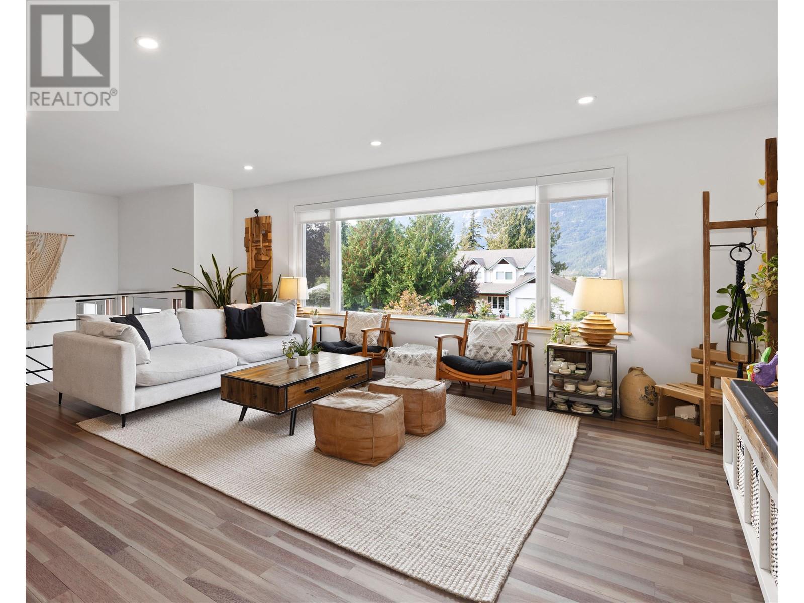 40402 Ayr Drive, Squamish, British Columbia  V8B 0P2 - Photo 3 - R2934507