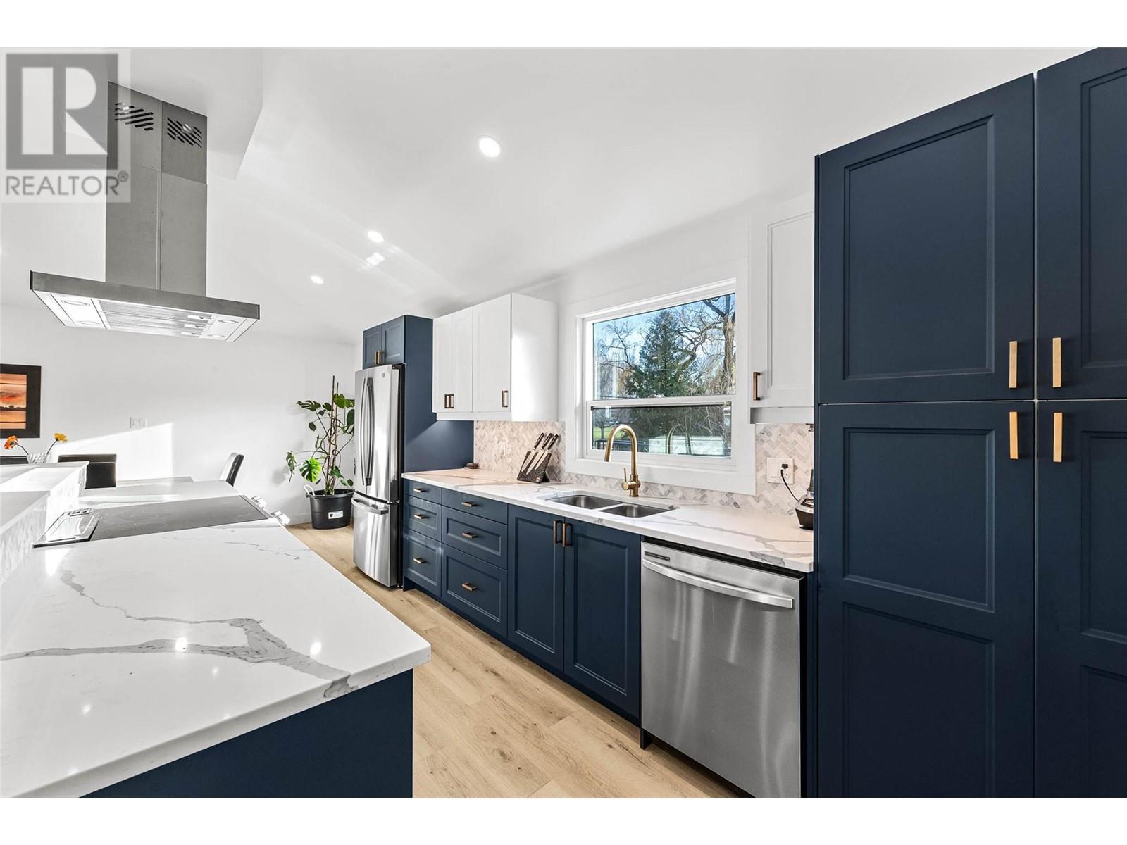 Property at 715 FRANKLIN Road image 3