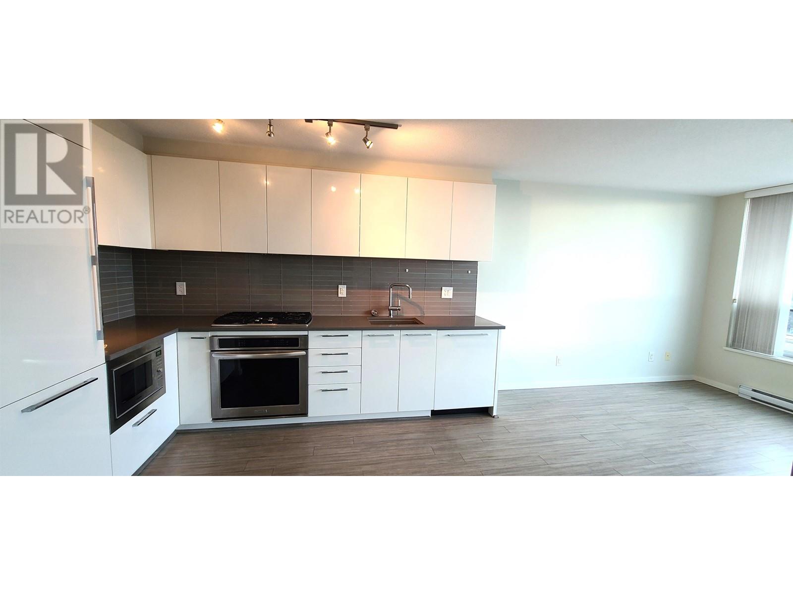 Listing Picture 5 of 35 : 701 6658 DOW AVENUE, Burnaby / 本拿比 - 魯藝地產 Yvonne Lu Group - MLS Medallion Club Member