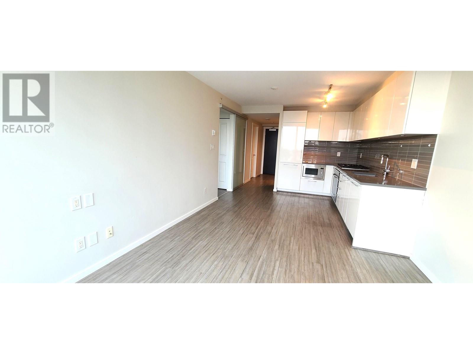 Listing Picture 7 of 35 : 701 6658 DOW AVENUE, Burnaby / 本拿比 - 魯藝地產 Yvonne Lu Group - MLS Medallion Club Member