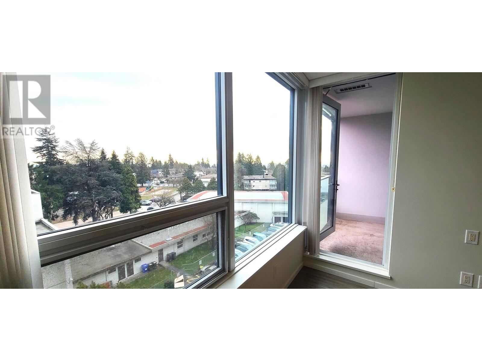 Listing Picture 16 of 35 : 701 6658 DOW AVENUE, Burnaby / 本拿比 - 魯藝地產 Yvonne Lu Group - MLS Medallion Club Member