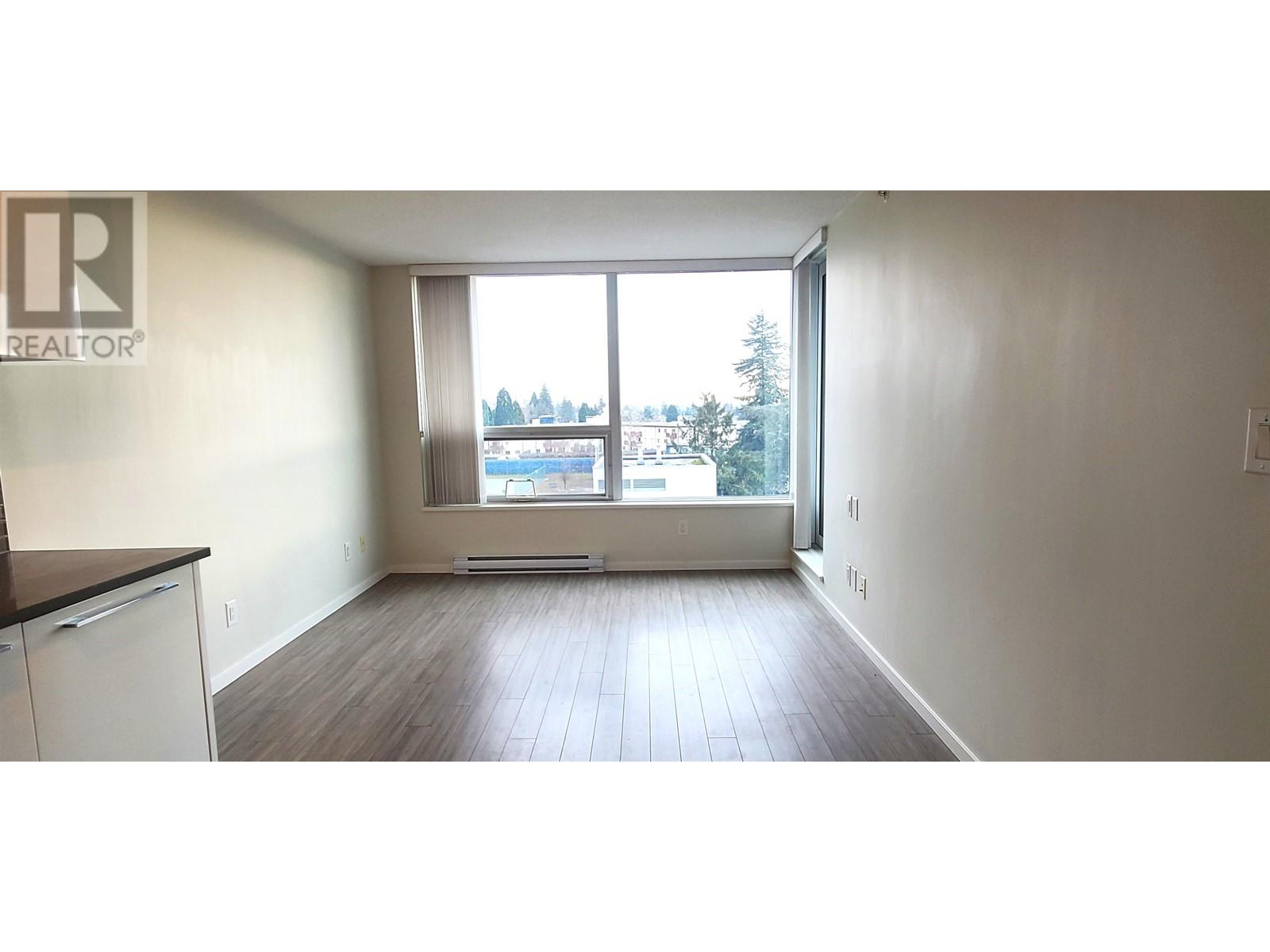 Listing Picture 4 of 35 : 701 6658 DOW AVENUE, Burnaby / 本拿比 - 魯藝地產 Yvonne Lu Group - MLS Medallion Club Member