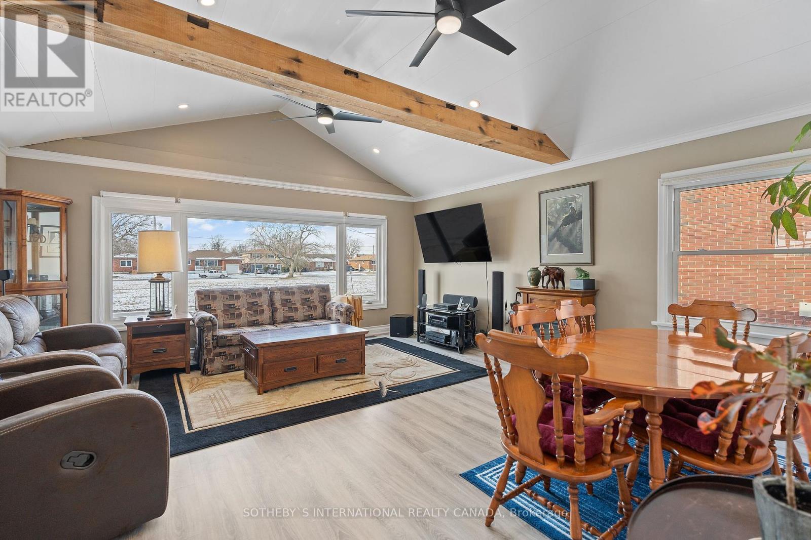 Property at 104 GOLDEN BOULEVARD image 1