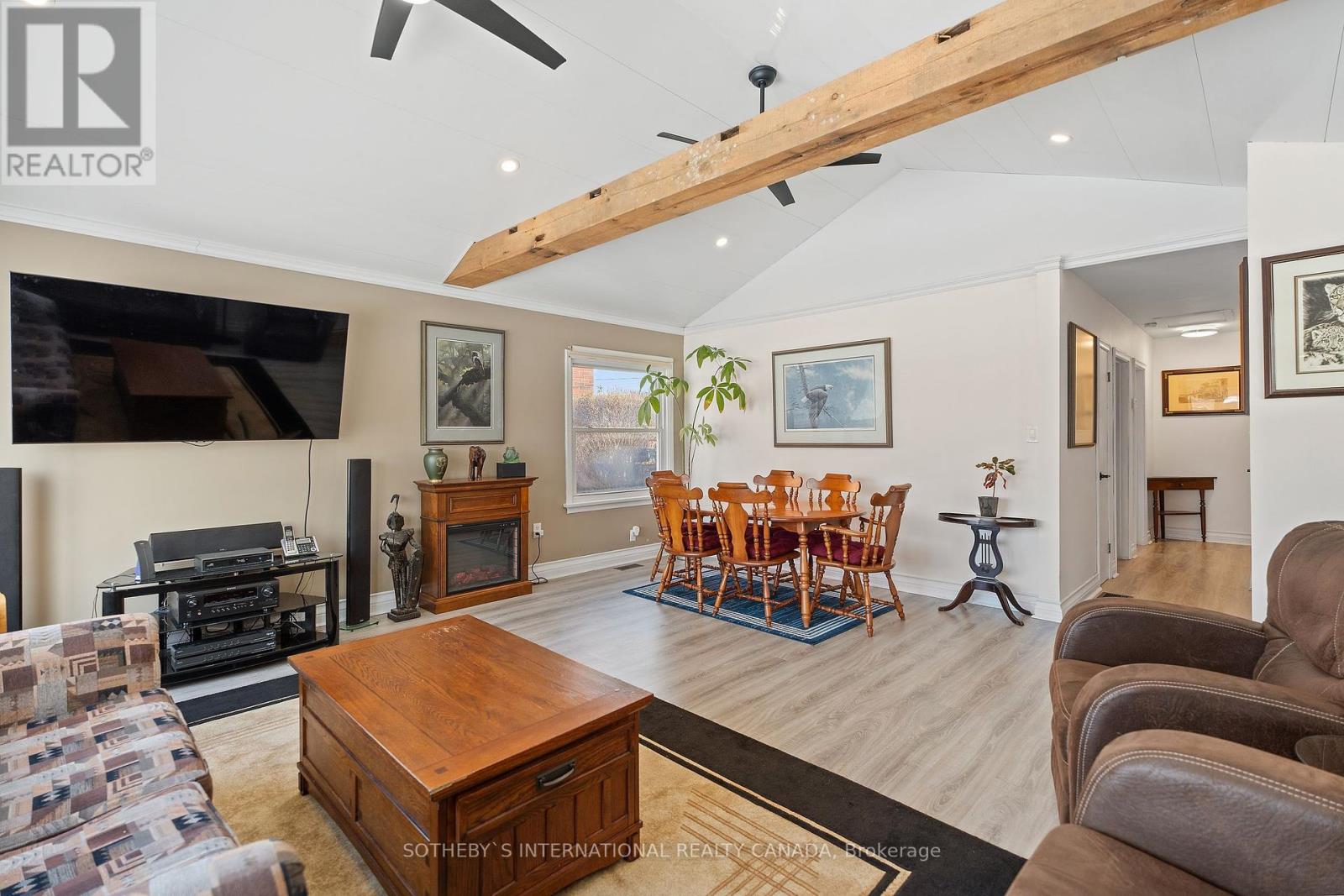 Property at 104 GOLDEN BOULEVARD image 5