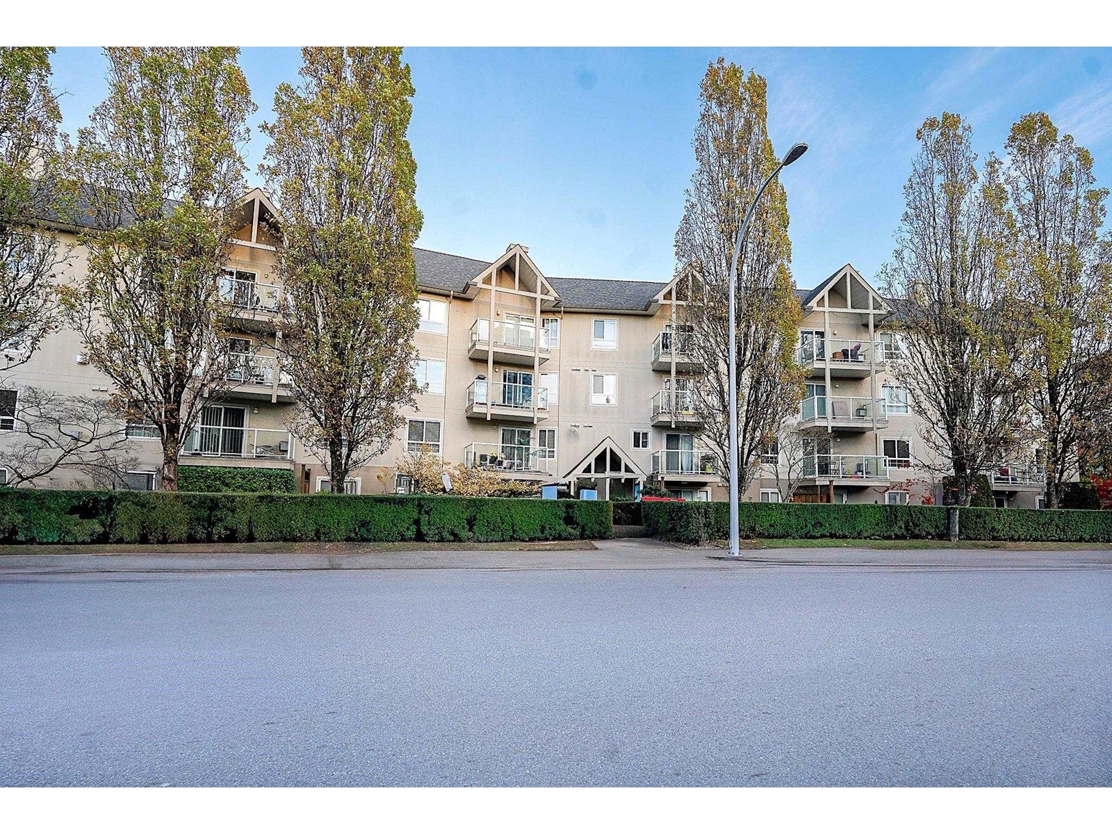 415 8110 120a Street, Surrey, British Columbia  V3W 3P3 - Photo 1 - R2959449