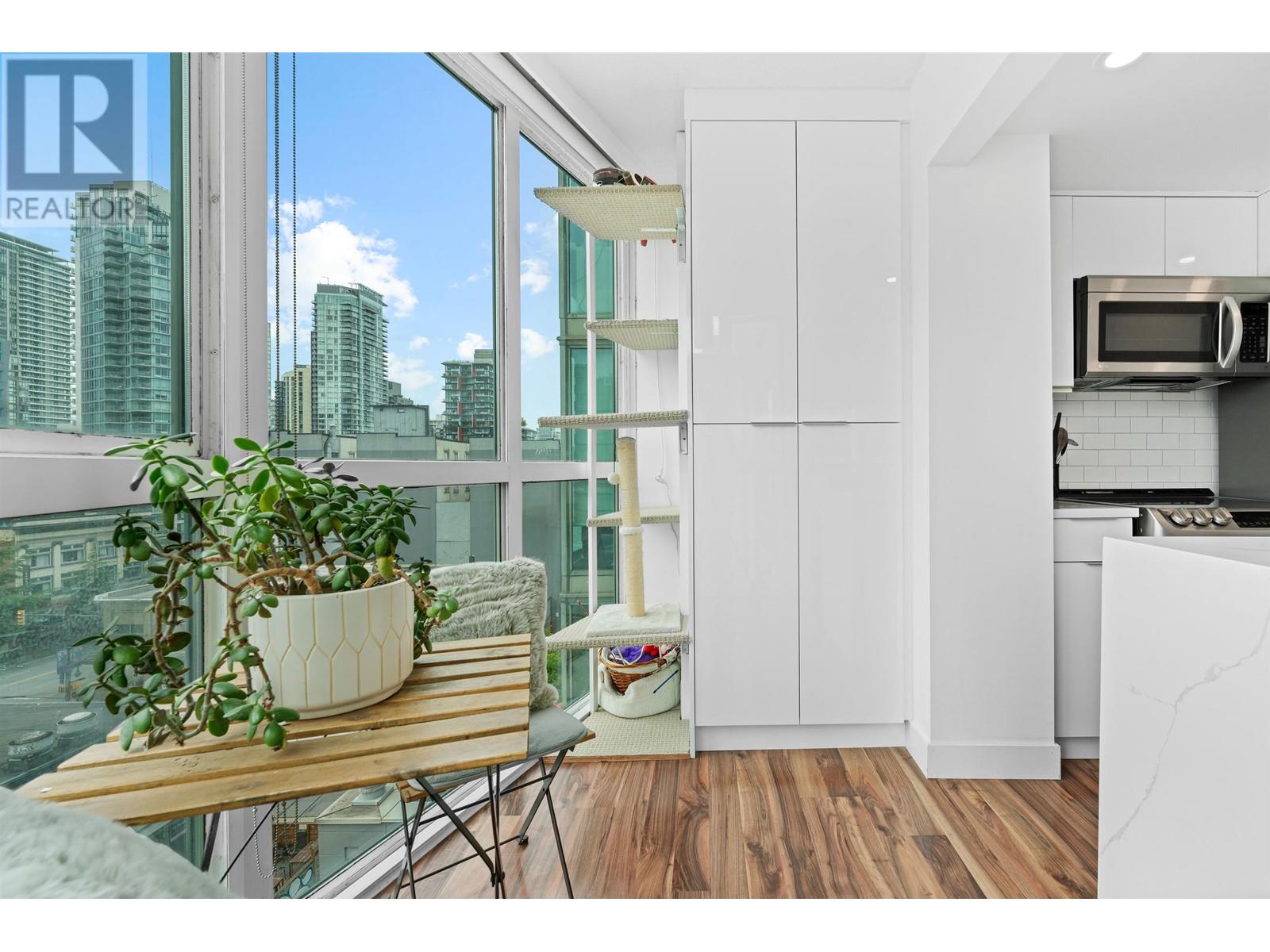 Listing Picture 7 of 38 : 607 1188 HOWE STREET, Vancouver / 溫哥華 - 魯藝地產 Yvonne Lu Group - MLS Medallion Club Member