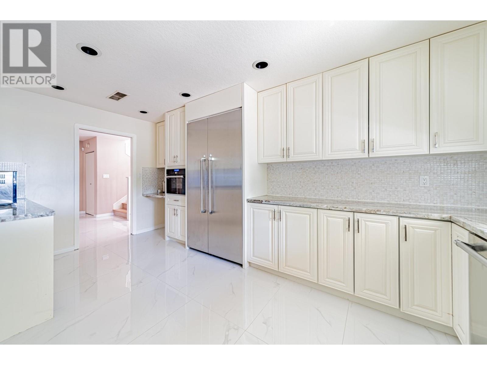 Listing Picture 11 of 33 : 7215 FROBISHER DRIVE, Richmond / 烈治文 - 魯藝地產 Yvonne Lu Group - MLS Medallion Club Member