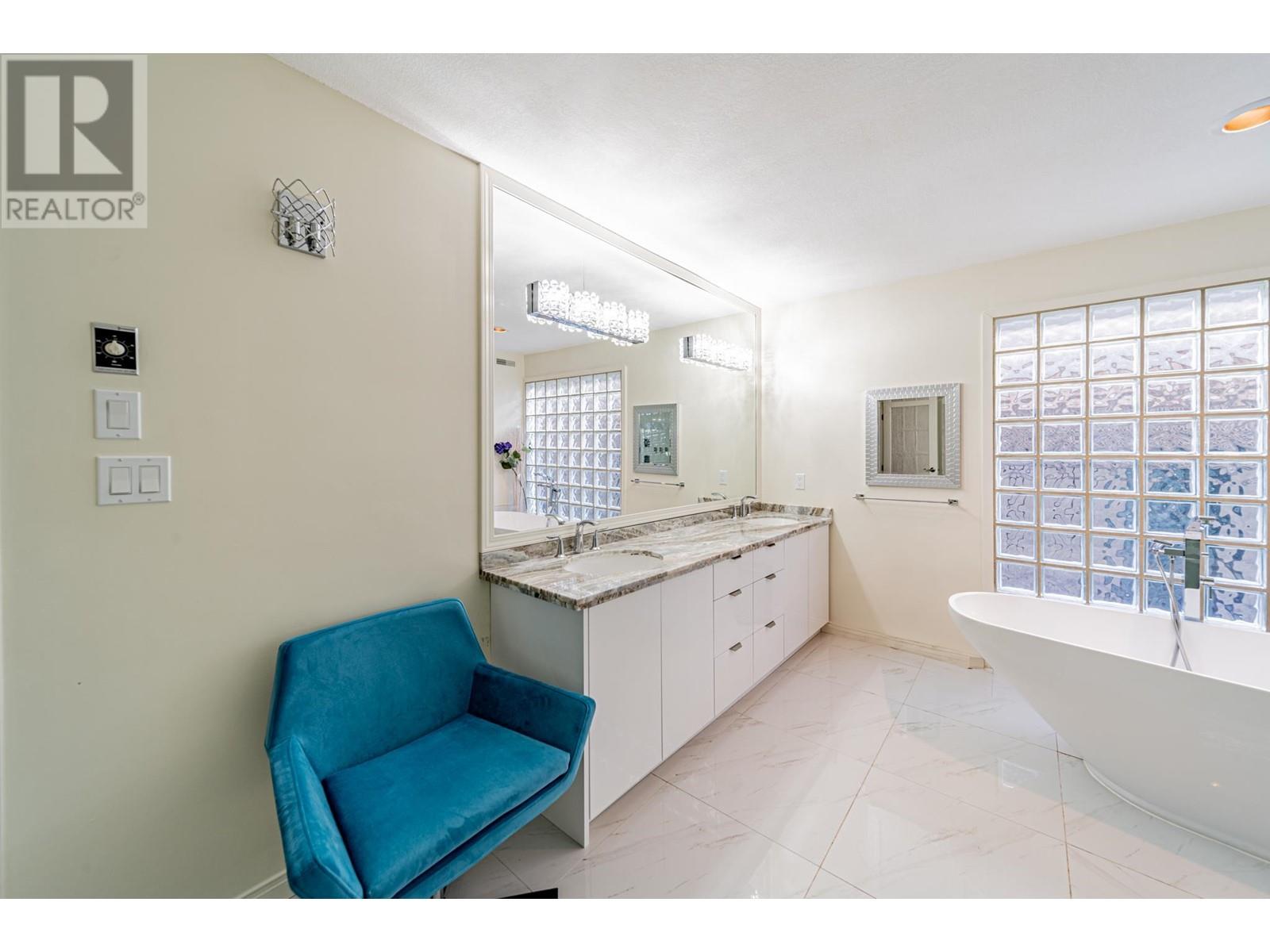 Listing Picture 16 of 33 : 7215 FROBISHER DRIVE, Richmond / 烈治文 - 魯藝地產 Yvonne Lu Group - MLS Medallion Club Member