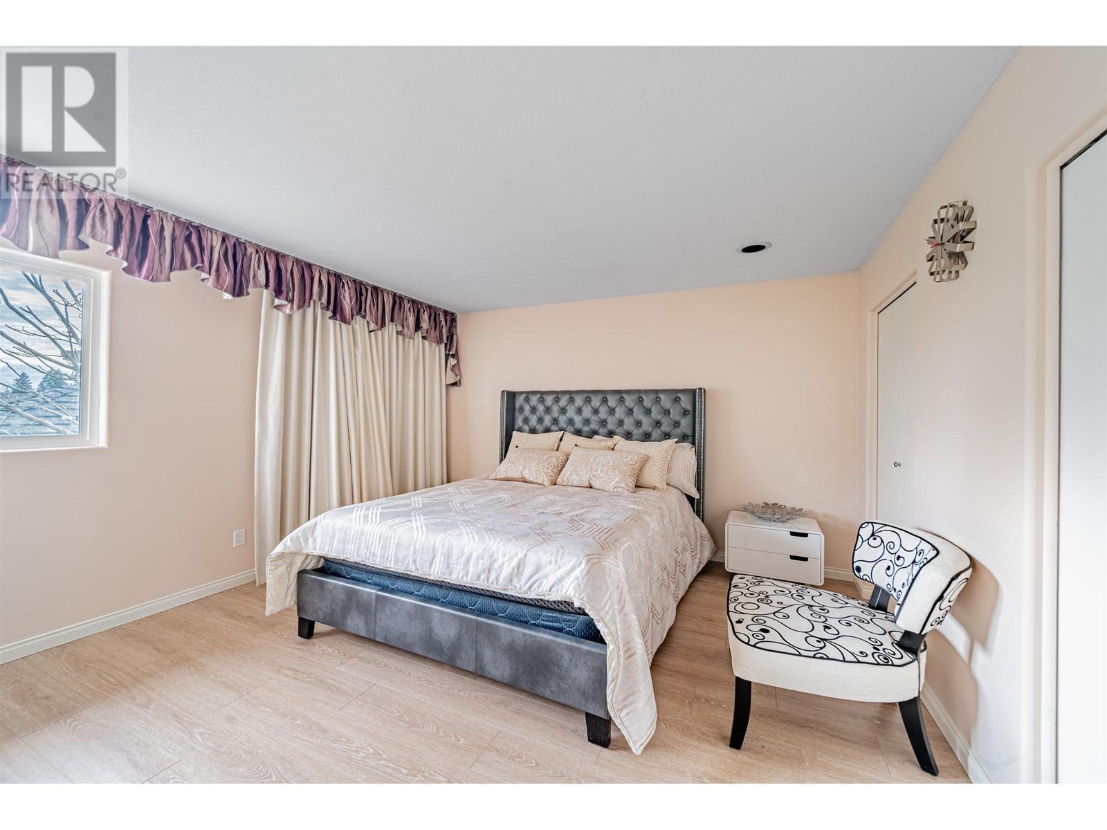 Listing Picture 26 of 33 : 7215 FROBISHER DRIVE, Richmond / 烈治文 - 魯藝地產 Yvonne Lu Group - MLS Medallion Club Member