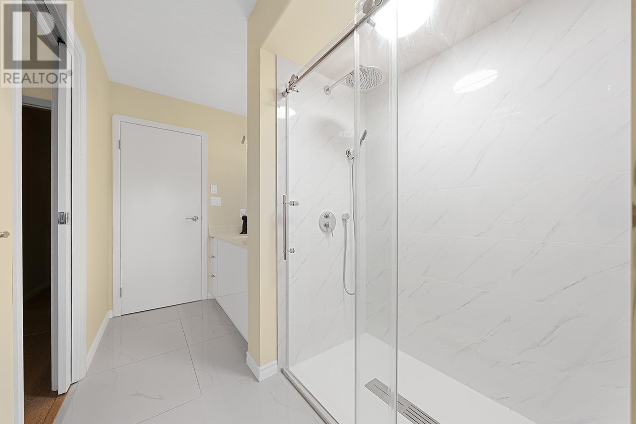 Listing Picture 30 of 33 : 7215 FROBISHER DRIVE, Richmond / 烈治文 - 魯藝地產 Yvonne Lu Group - MLS Medallion Club Member