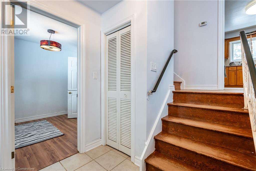 Property at 3 COLONIAL Court image 3