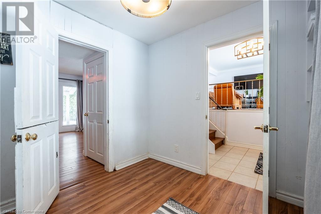 Property at 3 COLONIAL Court image 4