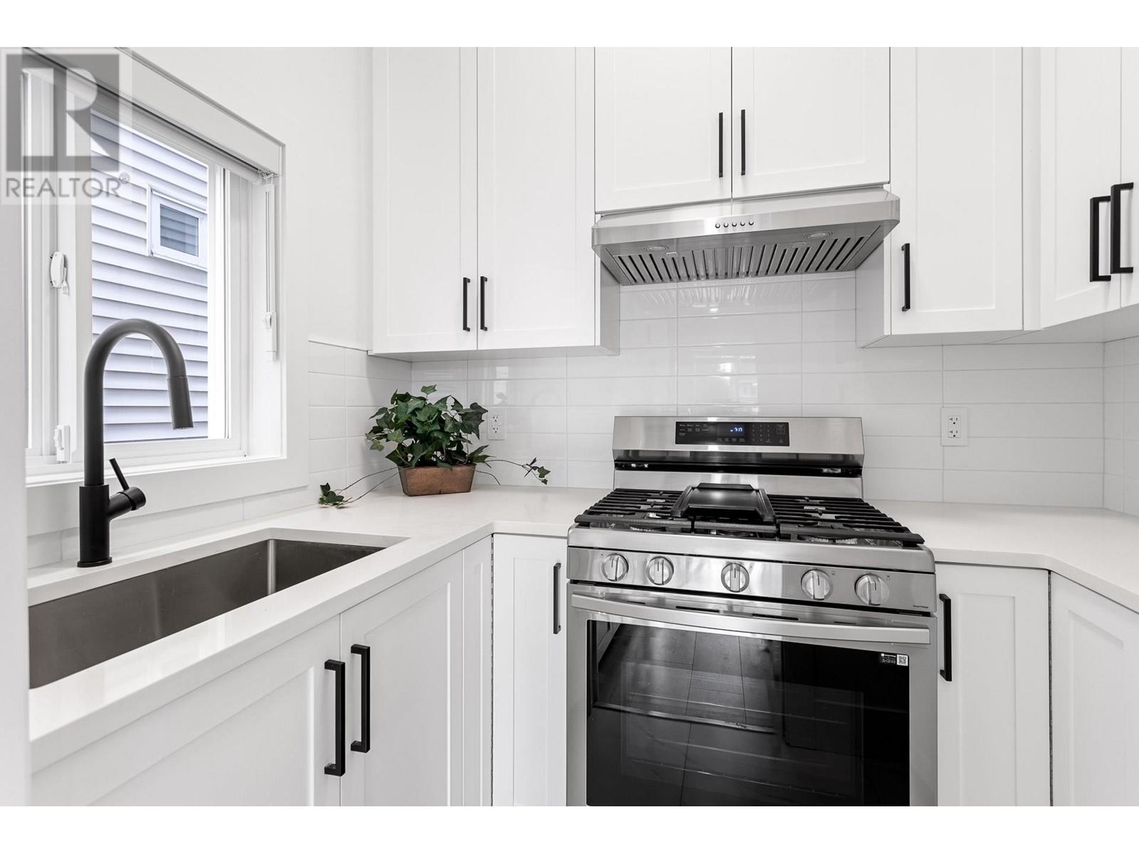 2472 Glenwood Avenue, Port Coquitlam, British Columbia  V3B 1Y8 - Photo 13 - R2959464