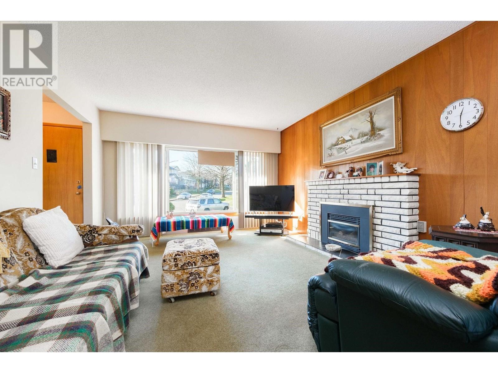 7031 Bryant Court, Burnaby, British Columbia  V5E 1T1 - Photo 3 - R2959623