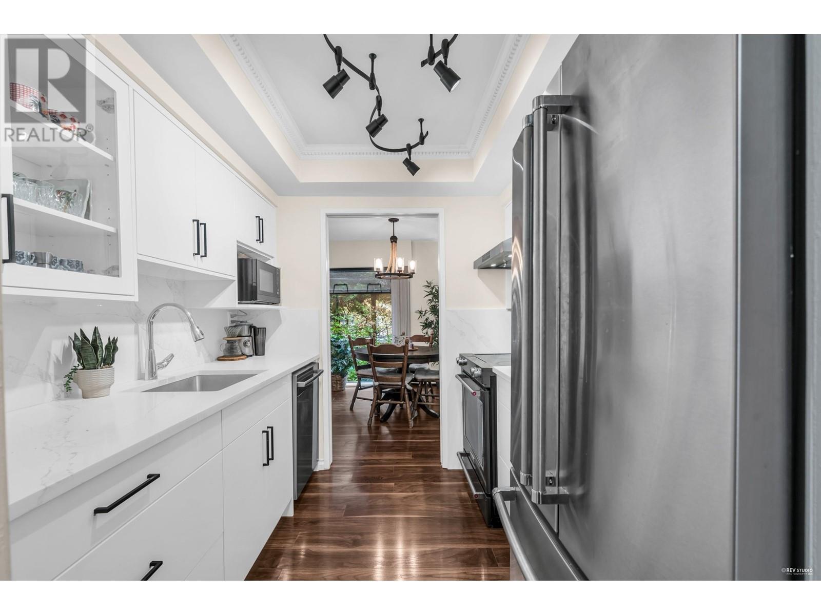 Listing Picture 13 of 24 : 204 2275 W 40TH AVENUE, Vancouver / 溫哥華 - 魯藝地產 Yvonne Lu Group - MLS Medallion Club Member