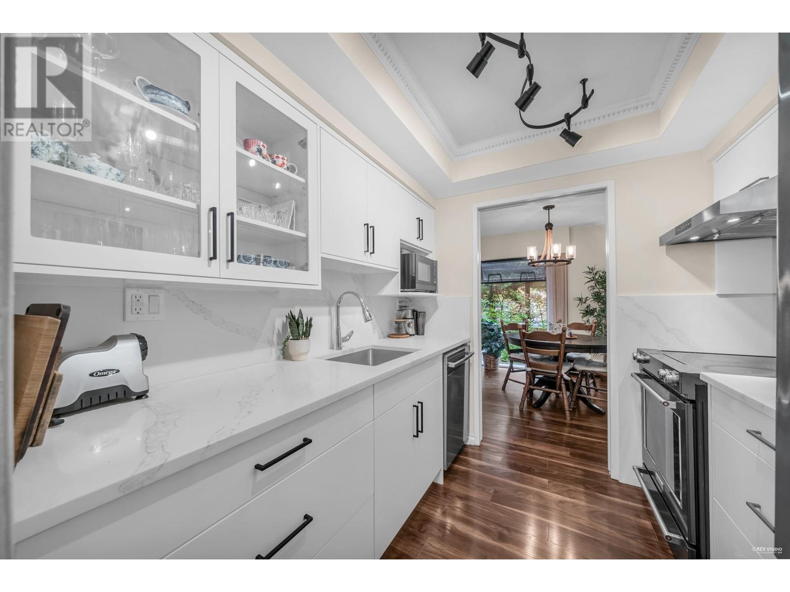 Listing Picture 11 of 24 : 204 2275 W 40TH AVENUE, Vancouver / 溫哥華 - 魯藝地產 Yvonne Lu Group - MLS Medallion Club Member