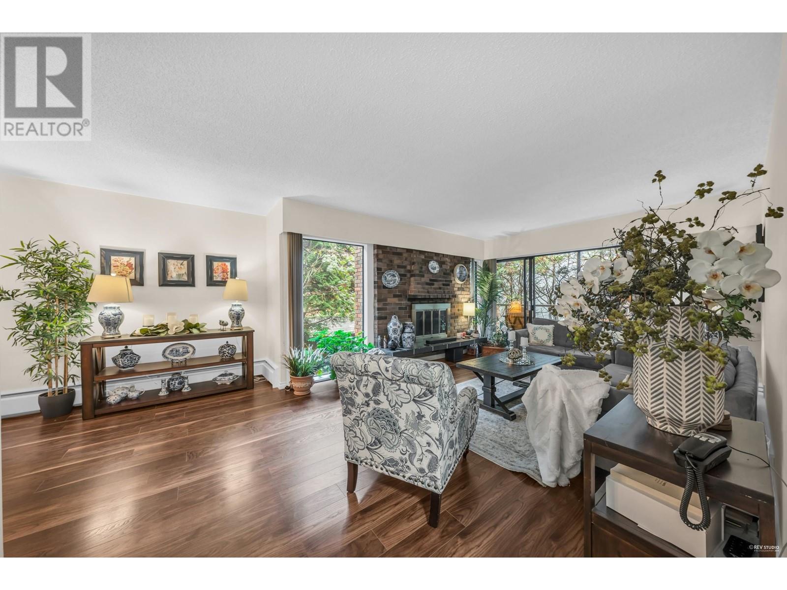 Listing Picture 2 of 24 : 204 2275 W 40TH AVENUE, Vancouver / 溫哥華 - 魯藝地產 Yvonne Lu Group - MLS Medallion Club Member