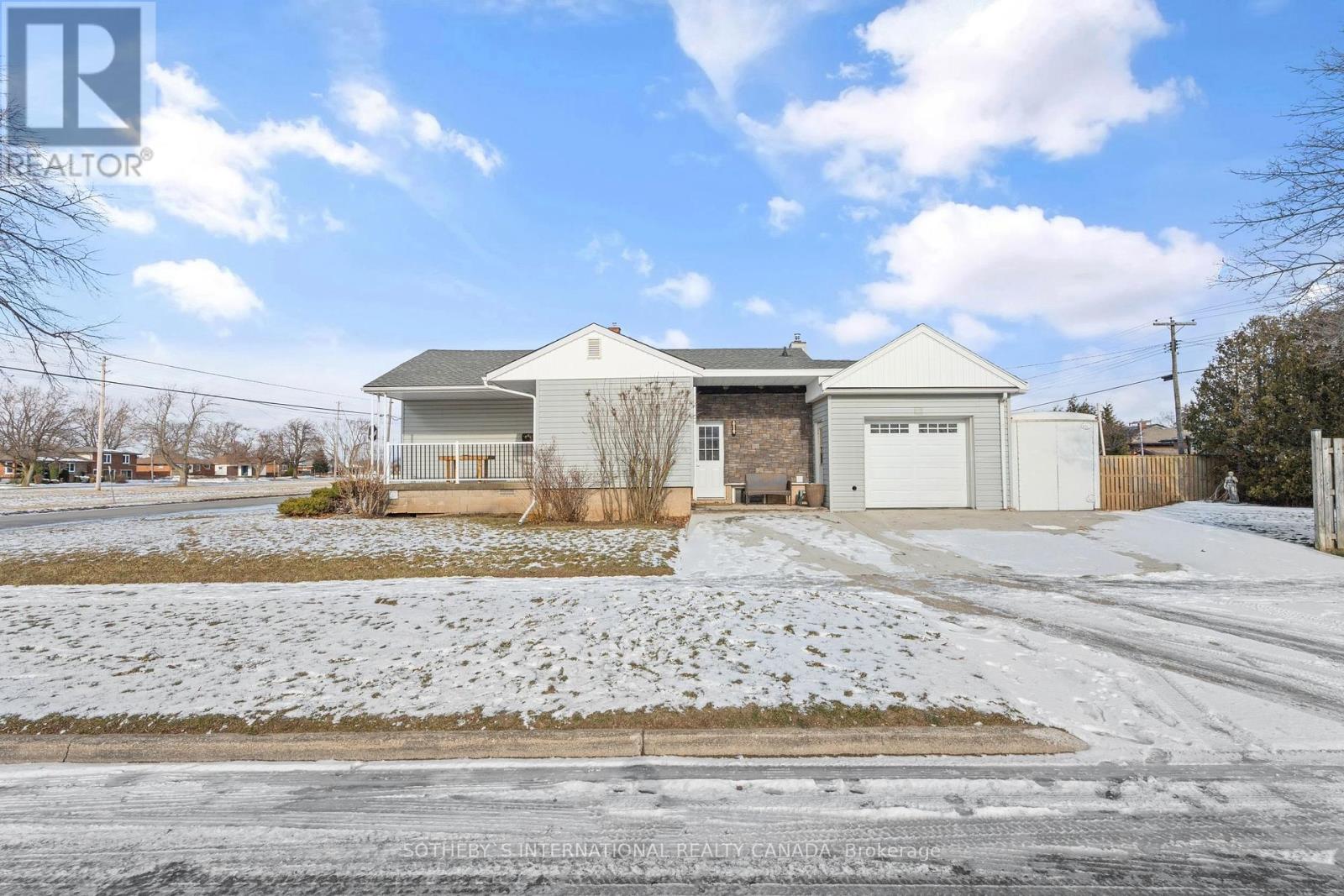 Property at 104 GOLDEN BOULEVARD image 3