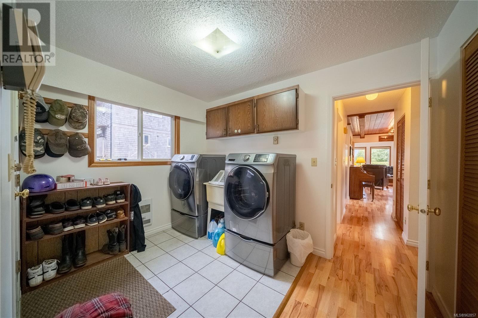 375 Neill St, Tofino, British Columbia  V0R 2Z0 - Photo 13 - 962857