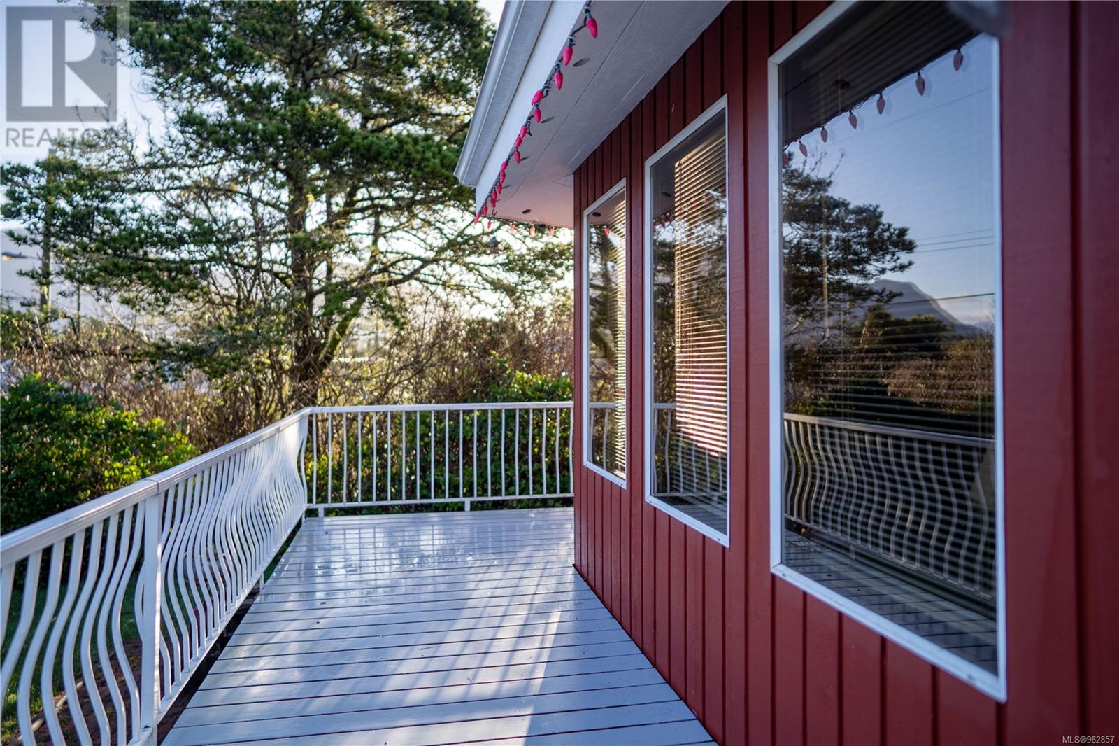 375 Neill St, Tofino, British Columbia  V0R 2Z0 - Photo 2 - 962857