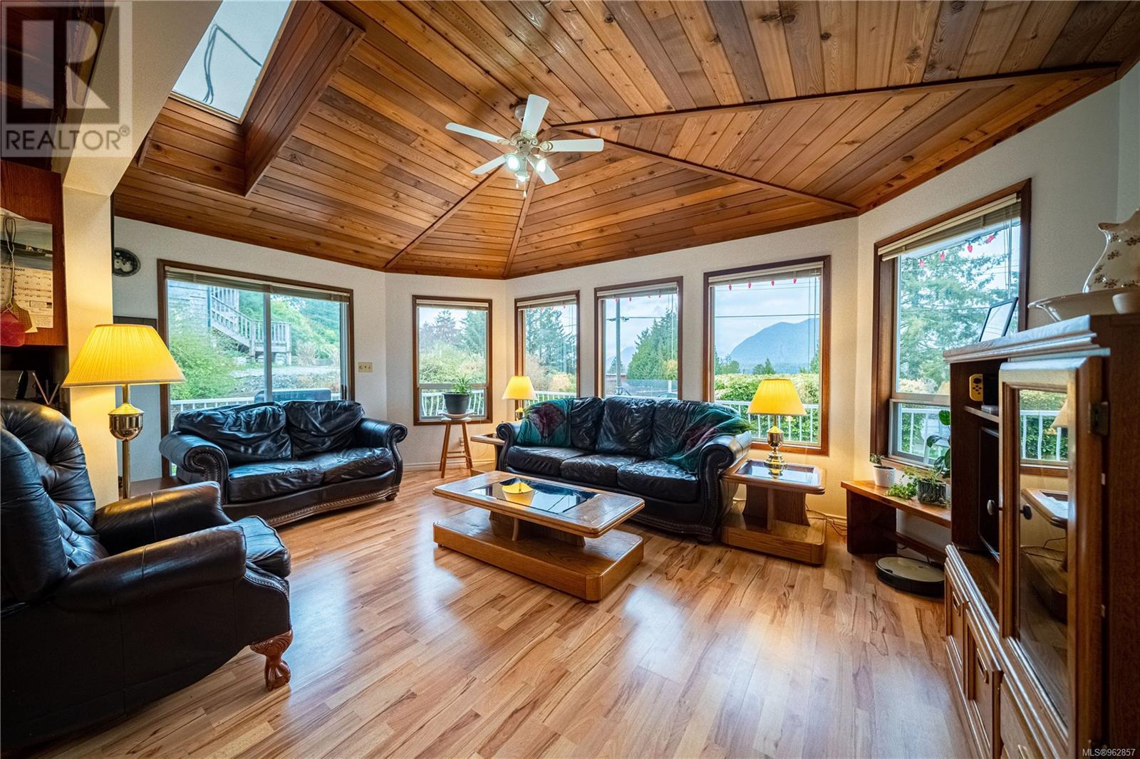 375 Neill St, Tofino, British Columbia  V0R 2Z0 - Photo 4 - 962857