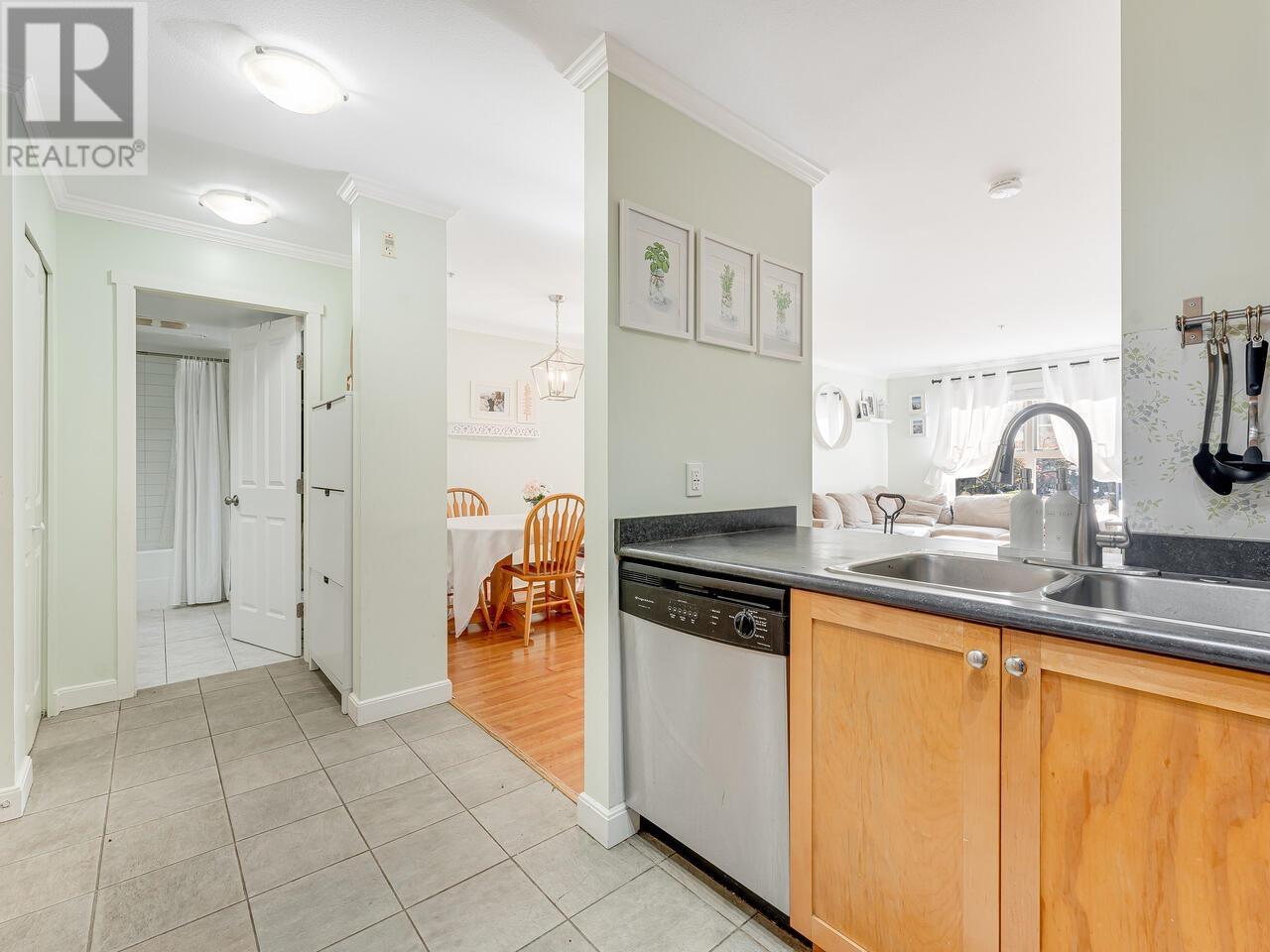 205 38 Seventh Avenue, New Westminster, British Columbia  V3L 5W2 - Photo 6 - R2957296