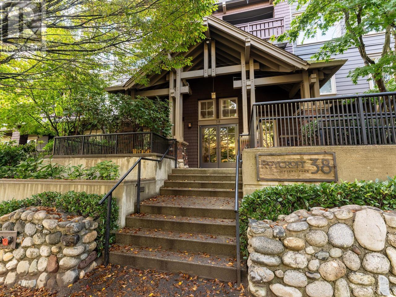 205 38 Seventh Avenue, New Westminster, British Columbia  V3L 5W2 - Photo 1 - R2957296