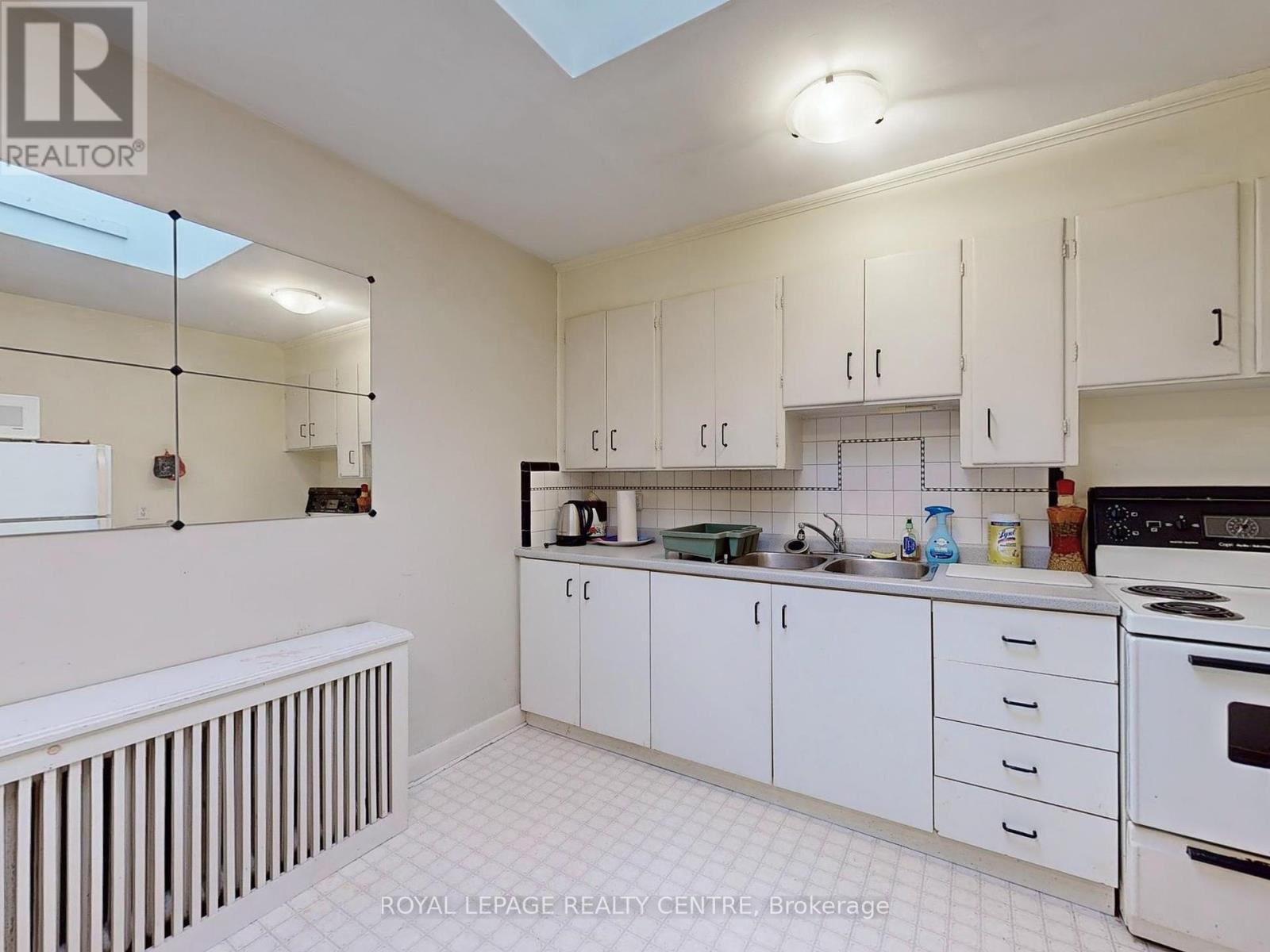 706 The Queensway, Toronto, Ontario  M8Y 1L3 - Photo 11 - W11938296