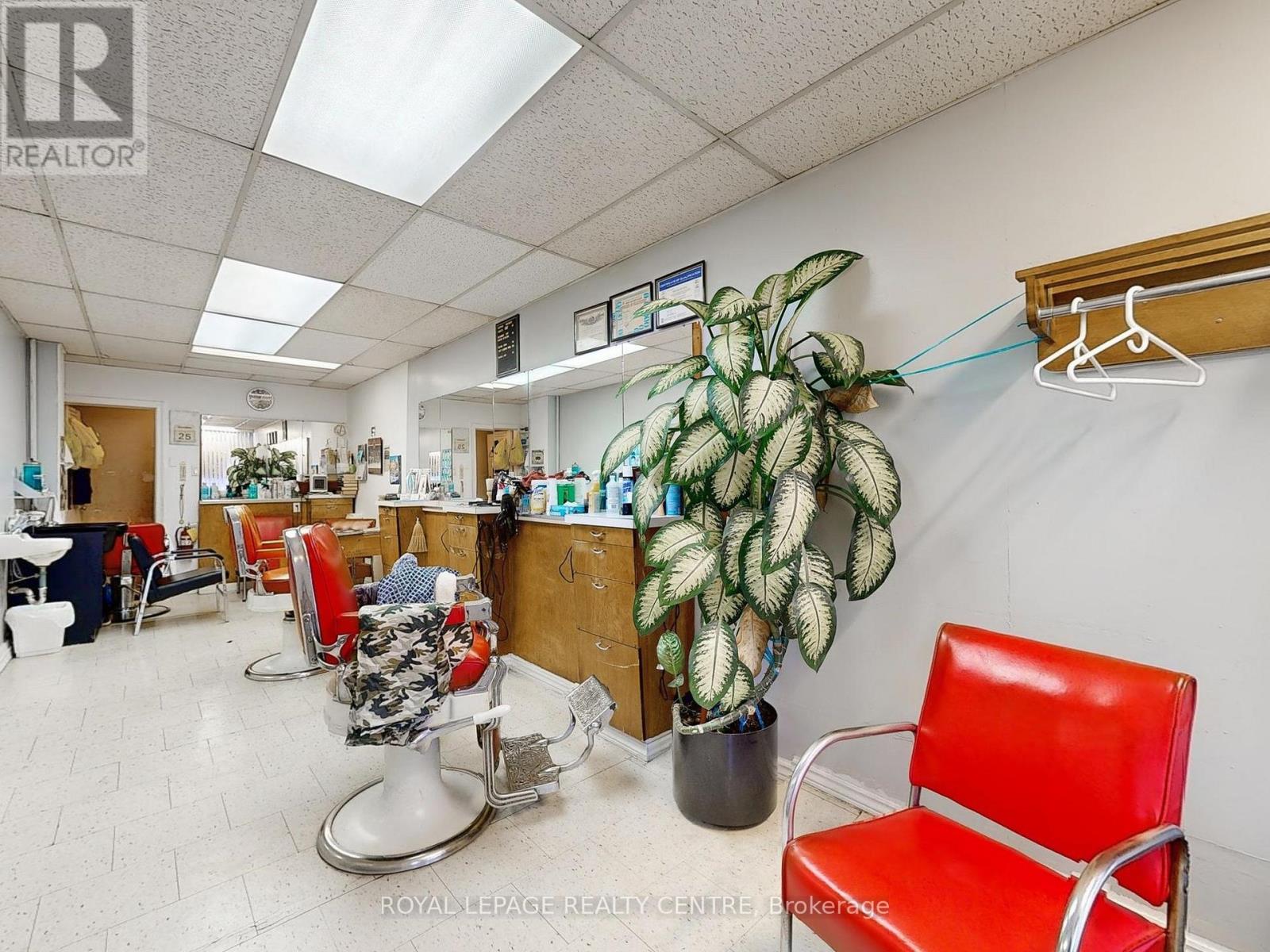706 The Queensway, Toronto, Ontario  M8Y 1L3 - Photo 3 - W11938296